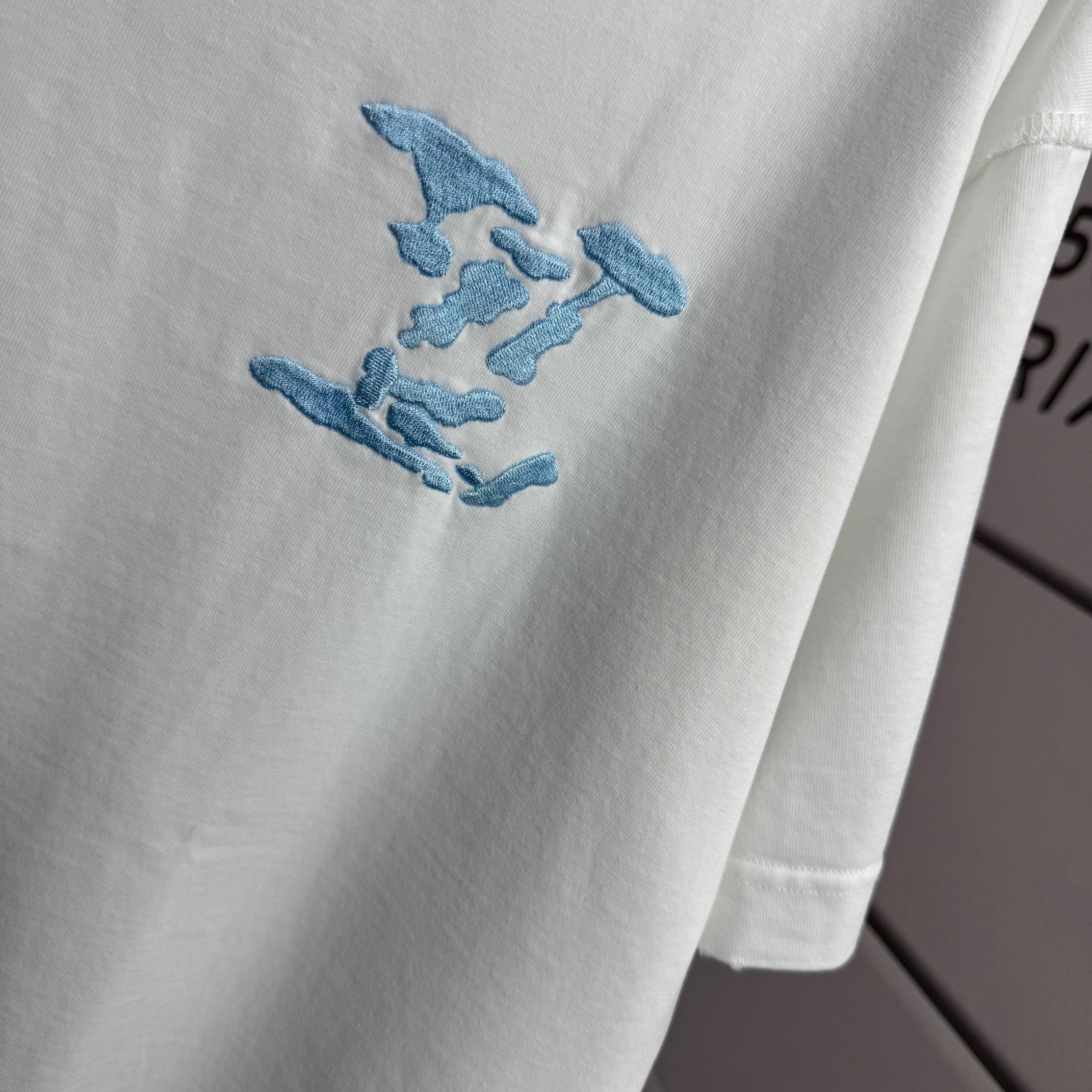 Louis Vuitton # 1v 路易*2026春夏新款 立体中空刺绣工艺反车设计 洗水磨破320克纯棉面料 短袖T恤