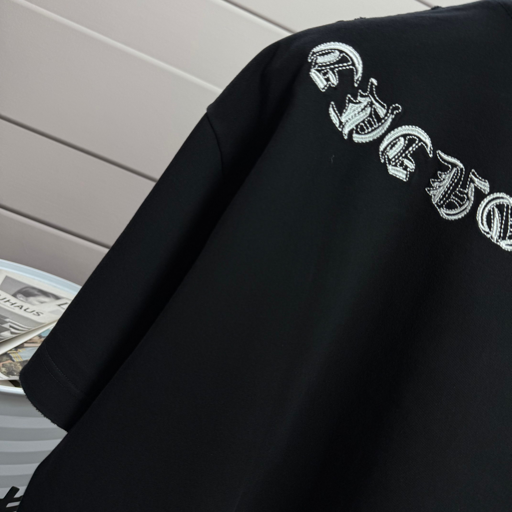 Chrome Hearts # CH 克罗* 2026春夏新款 洗水磨破320克圆领短袖tee 宽松版 刺绣工艺