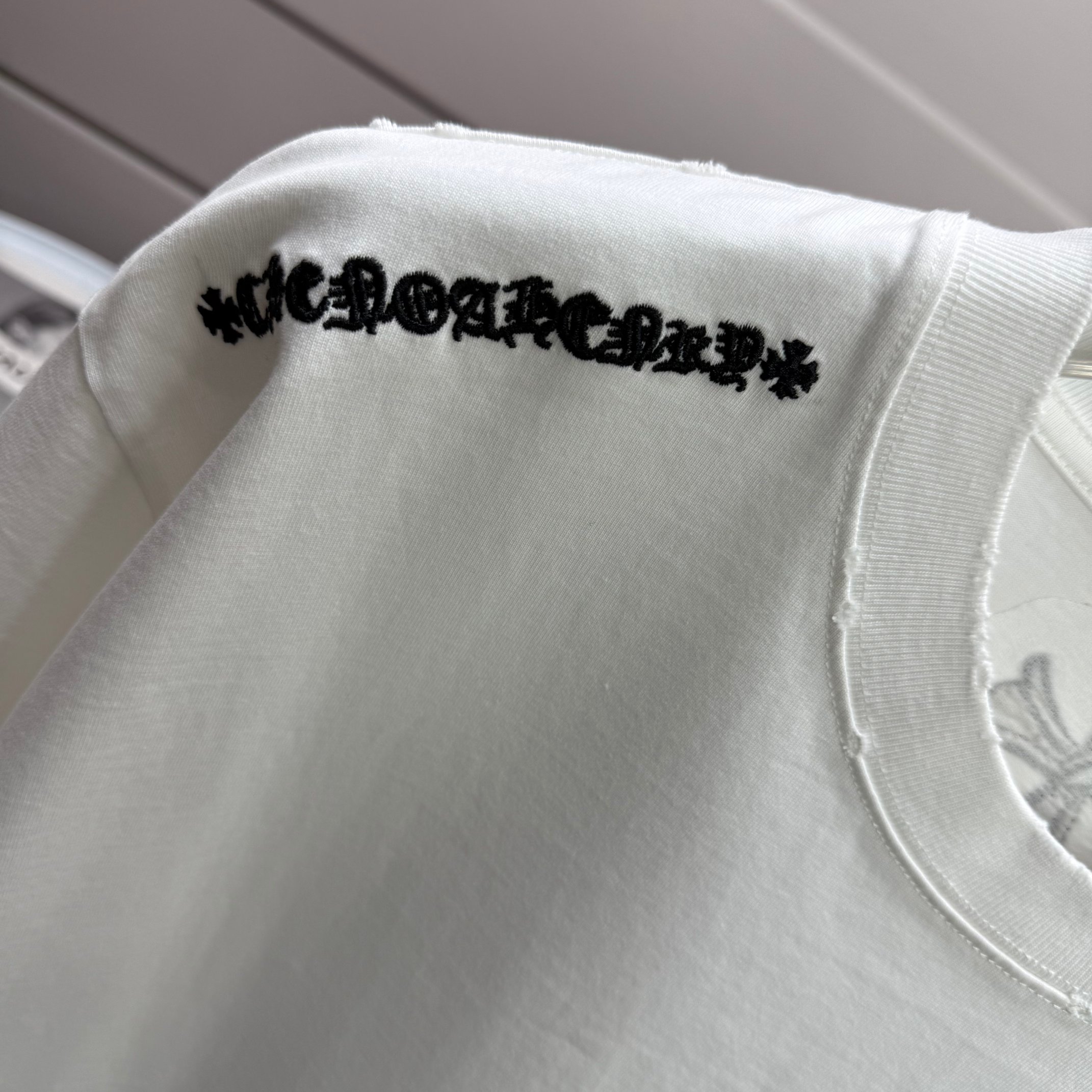 Chrome Hearts # CH 克罗* 2026春夏新款 洗水磨破320克圆领短袖tee 宽松版 刺绣工艺