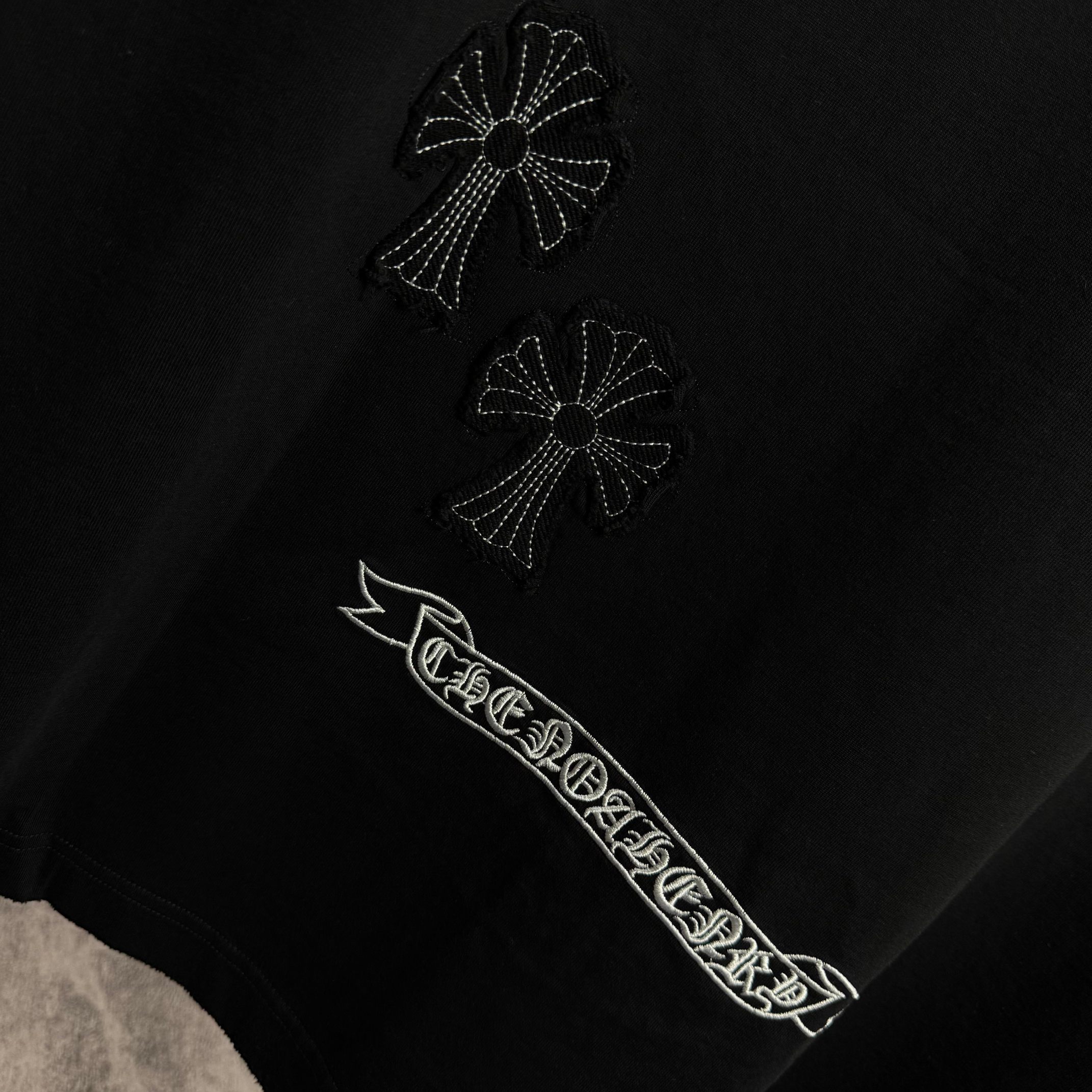 Chrome Hearts # CH 克罗* 2026春夏新款 洗水磨破320克圆领短袖tee 宽松版 贴布刺绣工艺