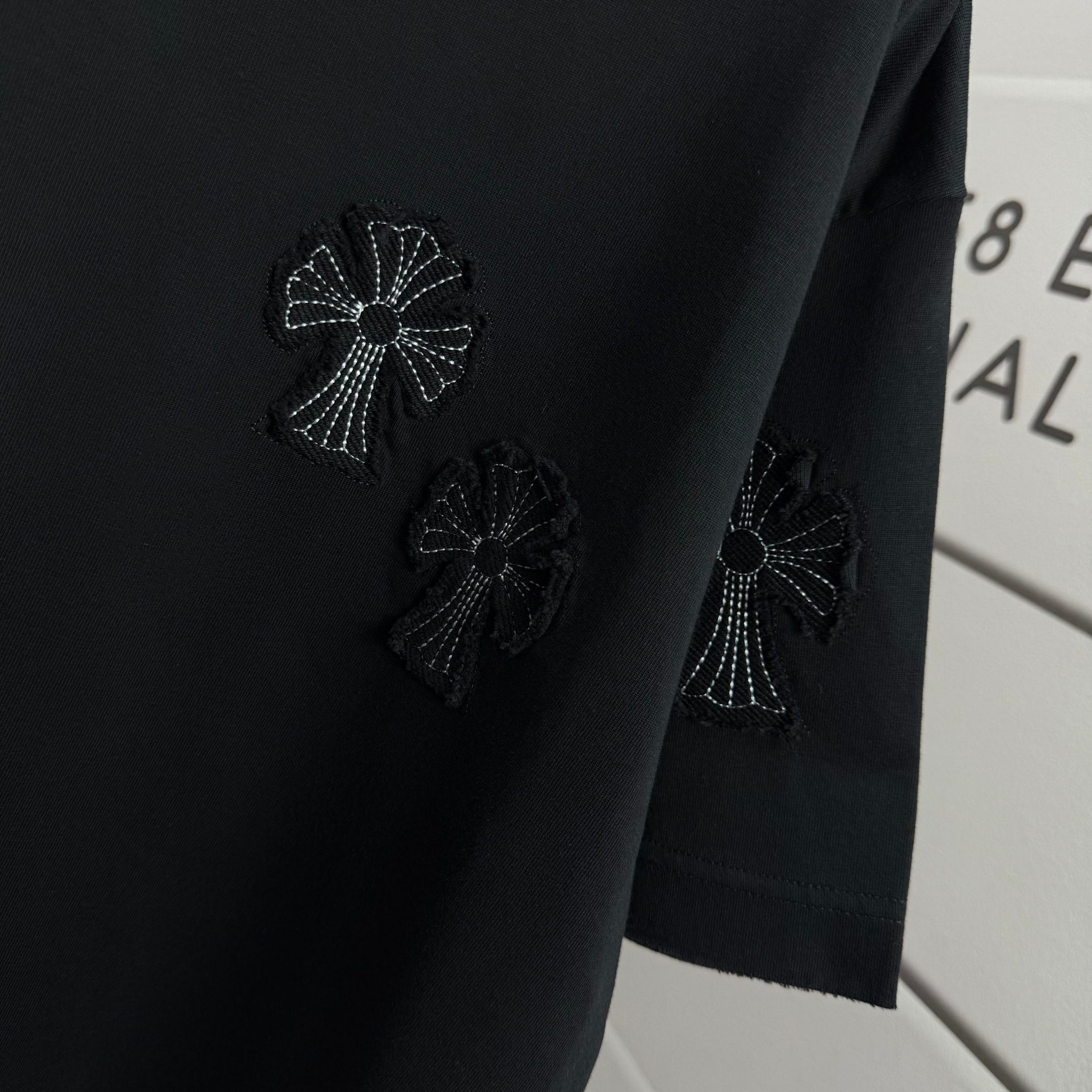 Chrome Hearts # CH 克罗* 2026春夏新款 洗水磨破320克圆领短袖tee 宽松版 贴布刺绣工艺