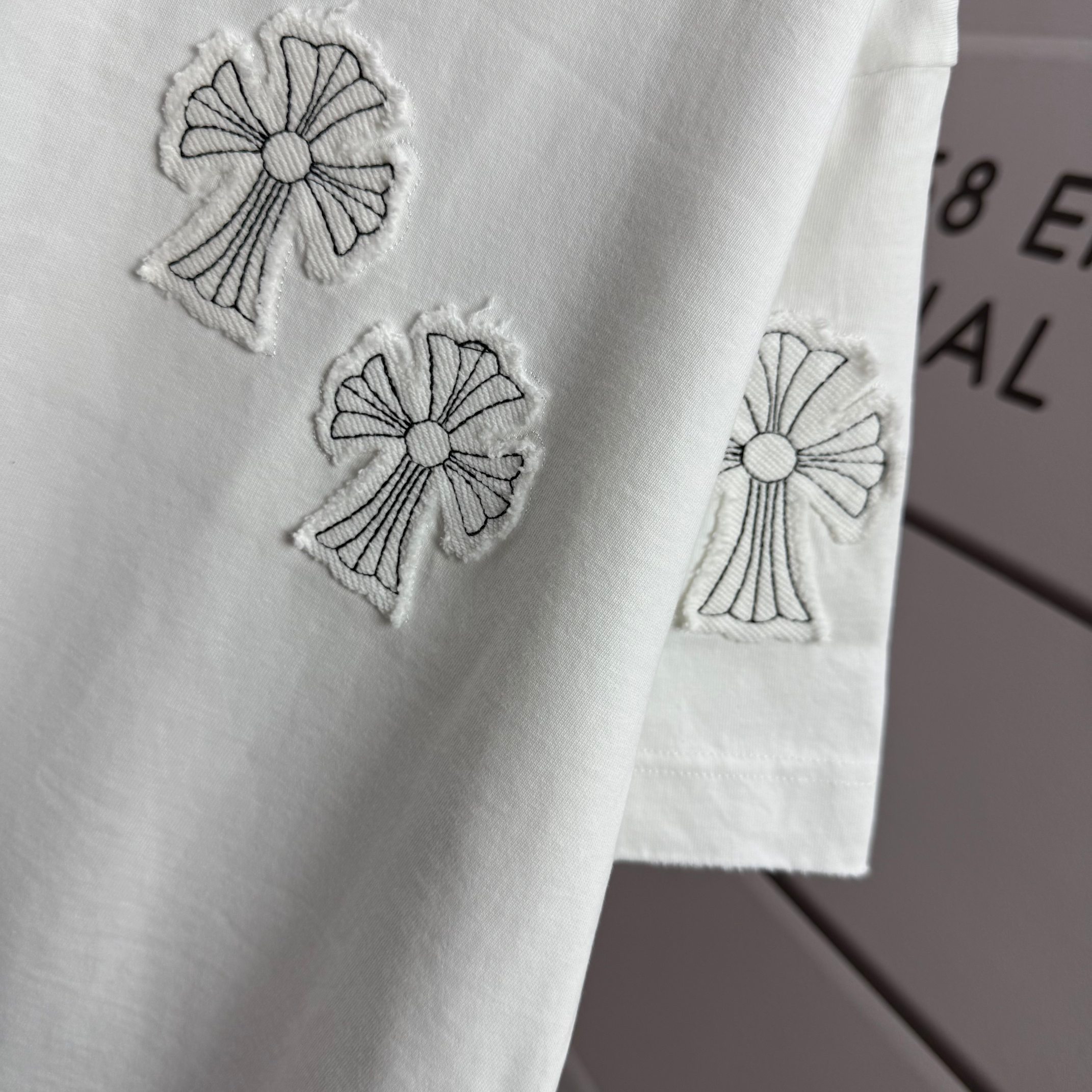 Chrome Hearts # CH 克罗* 2026春夏新款 洗水磨破320克圆领短袖tee 宽松版 贴布刺绣工艺