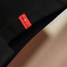 Kiton,起顿,2026秋冬新品意大利顶奢男士长袖T恤选用丝光双面面料,双面织造工艺,布面光洁细腻,经过丝光工艺处理, Kiton,起顿,2026秋冬新品意大利顶奢男士长袖T恤选用丝光双面面料,双面织造工艺,布面光洁细腻,经过丝光工艺处理,
