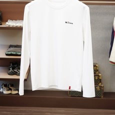Kiton,起顿,2026秋冬新品意大利顶奢男士长袖T恤选用丝光双面面料,双面织造工艺,布面光洁细腻,经过丝光工艺处理, Kiton,起顿,2026秋冬新品意大利顶奢男士长袖T恤选用丝光双面面料,双面织造工艺,布面光洁细腻,经过丝光工艺处理,