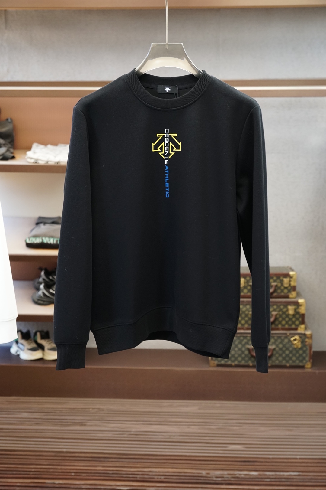 迪桑特-26秋冬新品饰字母印花标识针织圆领卫衣，🐮🌷🎋🎋👿🌹👌➕正面饰字母印花，采用4棉加安伦加空气层面料，其特性：柔透