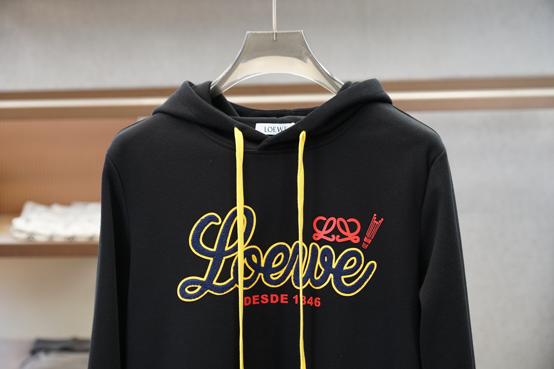 罗意威- Loewe-26秋冬新品饰字母印花标识针织圆领卫衣，🐮🌷🎋🎋👿🌹👌➕正面饰字母印花，采用4棉加安伦加空气层面料