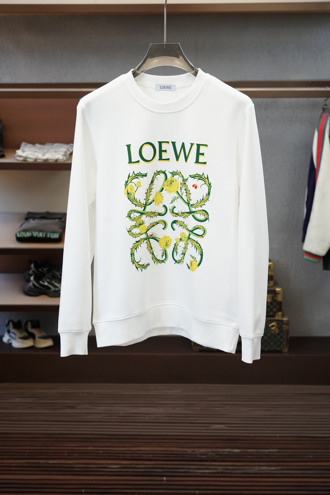 Loewe罗意威-26秋冬新品饰字母印花标识针织圆领卫衣，🐮🌷🎋🎋👿🌹👌➕正面饰字母印花，采用4棉加安伦加空气层面料，其