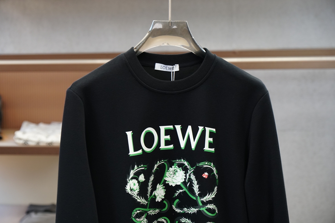 Loewe罗意威-26秋冬新品饰字母印花标识针织圆领卫衣，🐮🌷🎋🎋👿🌹👌➕正面饰字母印花，采用4棉加安伦加空气层面料，其