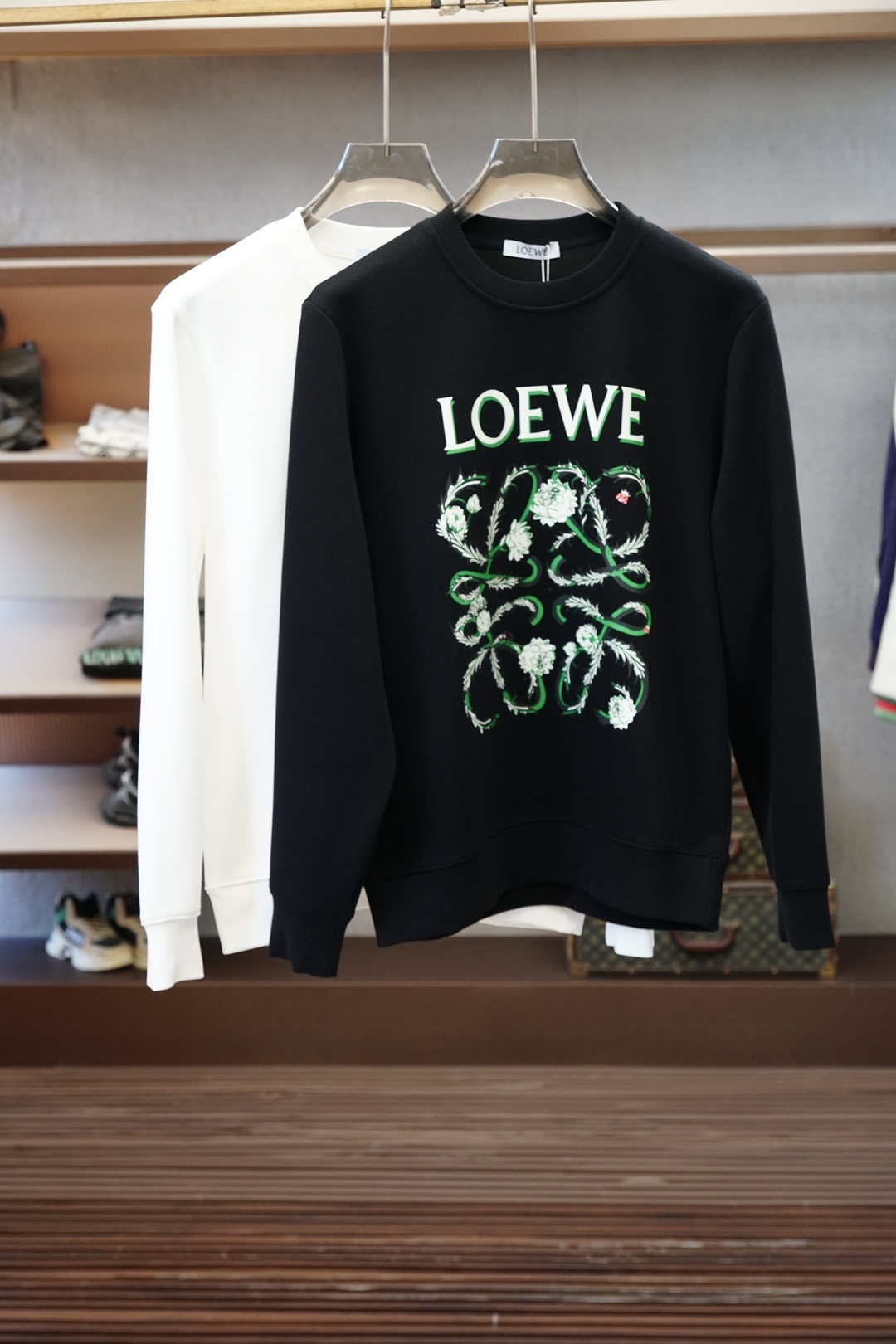 Loewe罗意威-26秋冬新品饰字母印花标识针织圆领卫衣，🐮🌷🎋🎋👿🌹👌➕正面饰字母印花，采用4棉加安伦加空气层面料，其