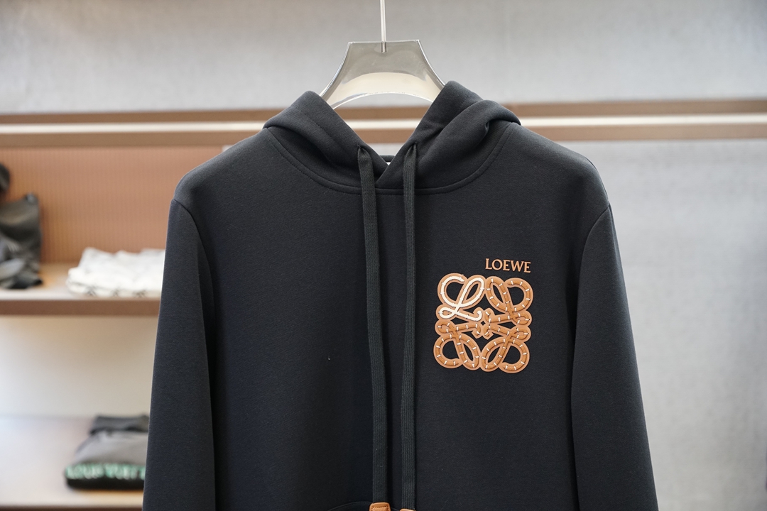 罗意威- Loewe-26秋冬新品饰字母印花标识针织圆领卫衣，🐮🌷🎋🎋👿🌹👌➕正面饰字母印花，采用4棉加安伦加空气层面料