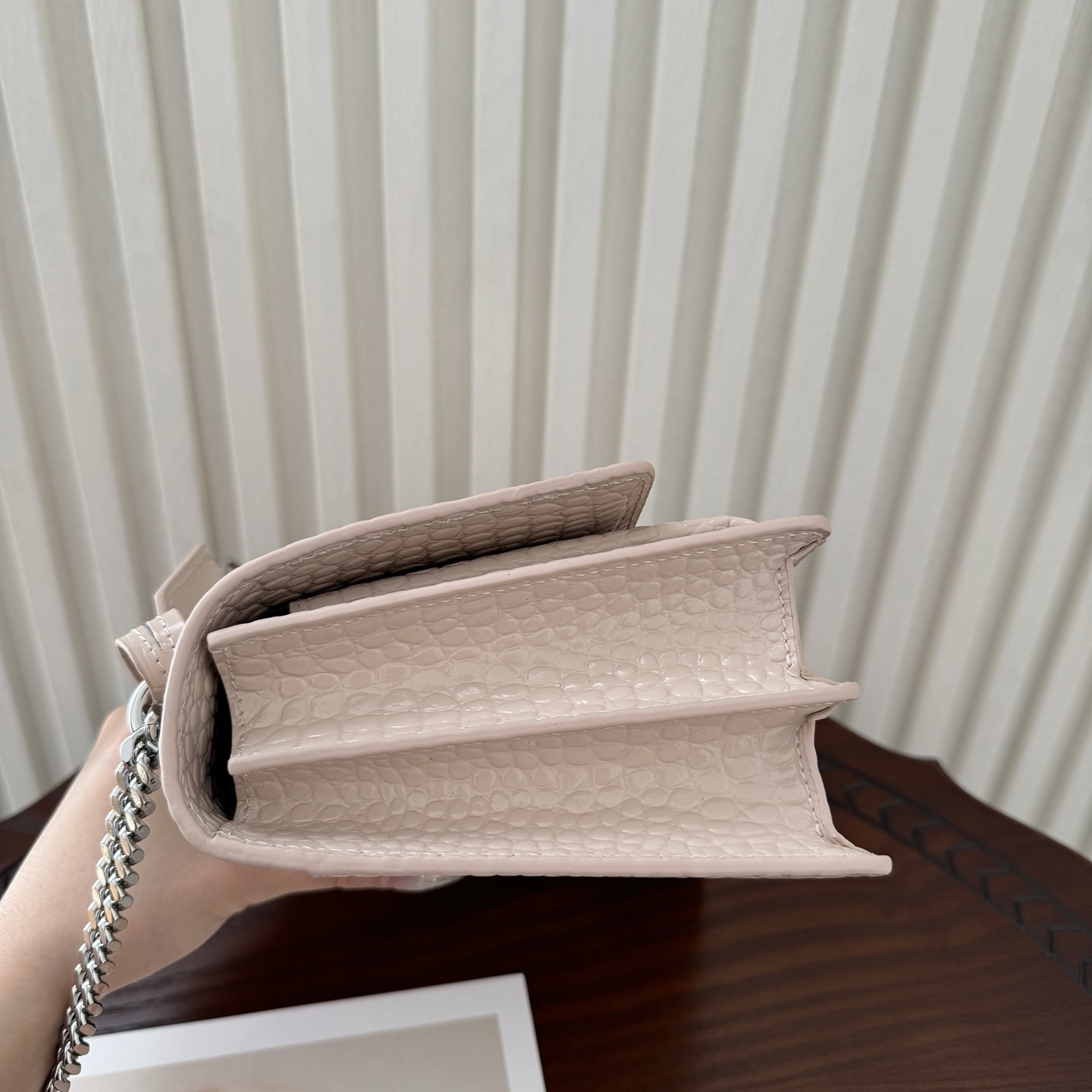 全套包装！Sunset日落包永不过时的款式，特制牛皮鳄鱼纹，包身精致又立体，侧面是小风琴设计，有种低调奢