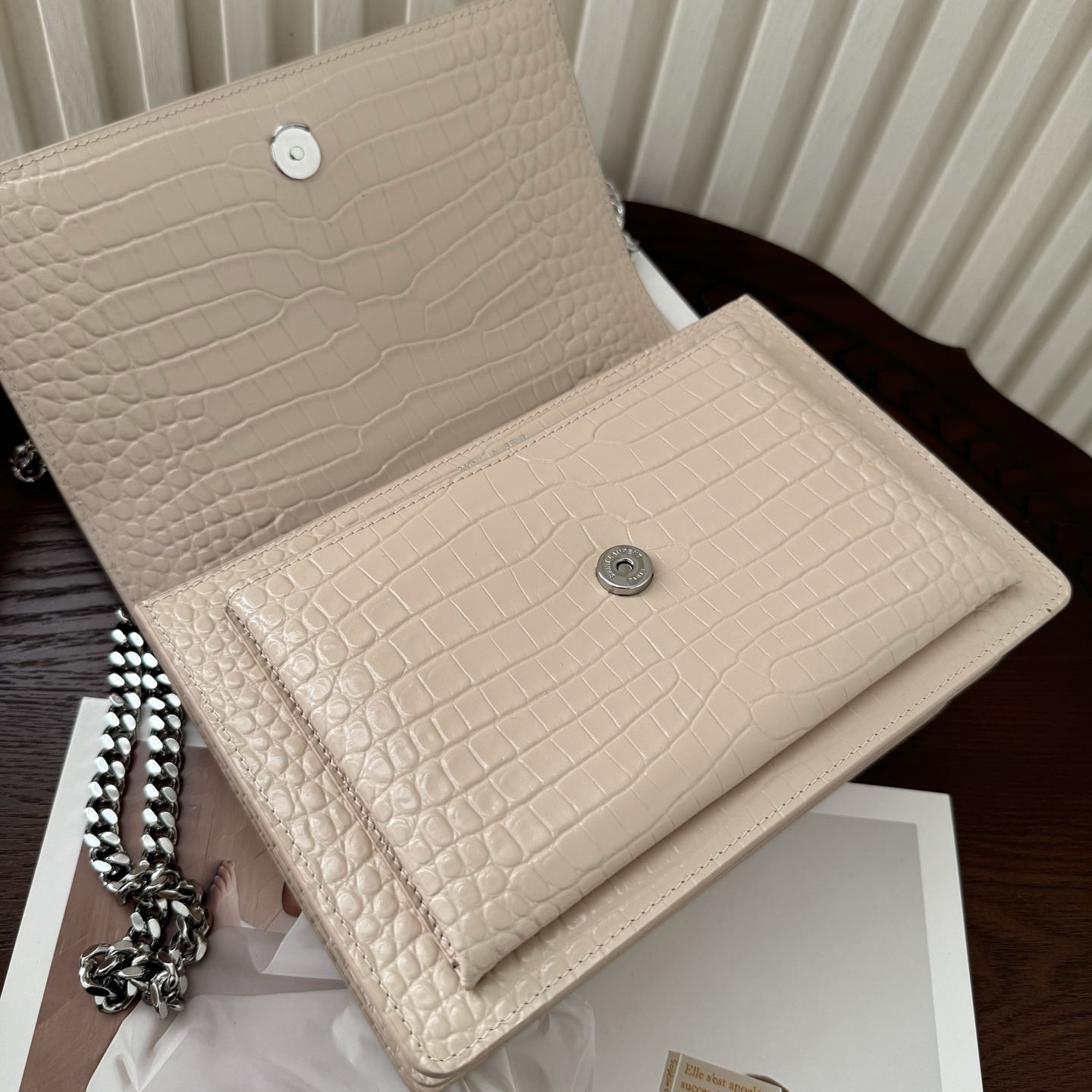 全套包装！Sunset日落包永不过时的款式，特制牛皮鳄鱼纹，包身精致又立体，侧面是小风琴设计，有种低调奢