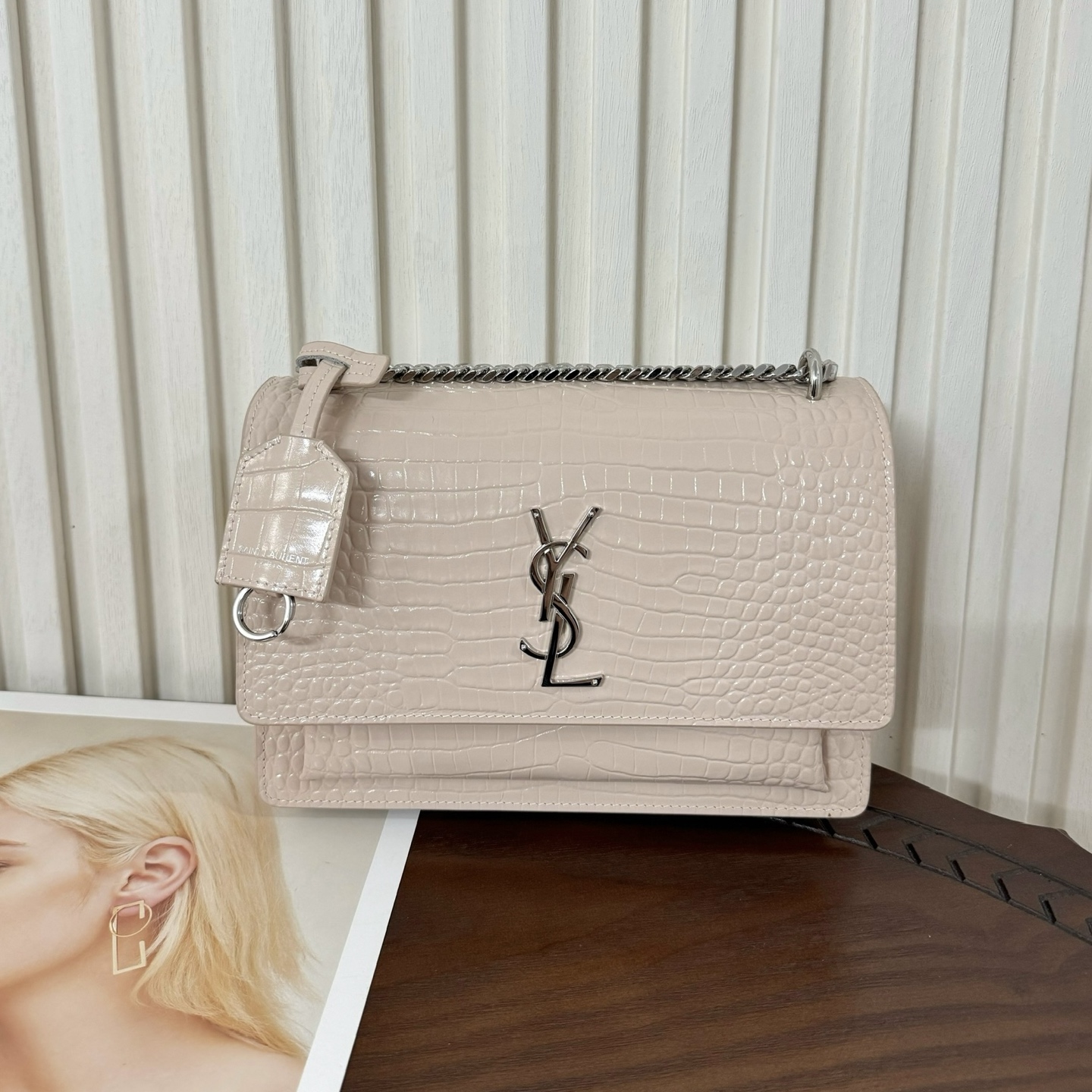 全套包装！Sunset日落包永不过时的款式，特制牛皮鳄鱼纹，包身精致又立体，侧面是小风琴设计，有种低调奢