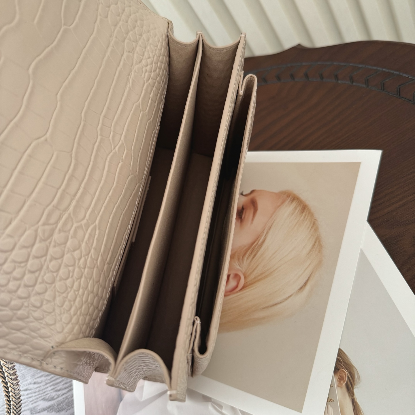 全套包装！Sunset日落包永不过时的款式，特制牛皮鳄鱼纹，包身精致又立体，侧面是小风琴设计，有种低调奢