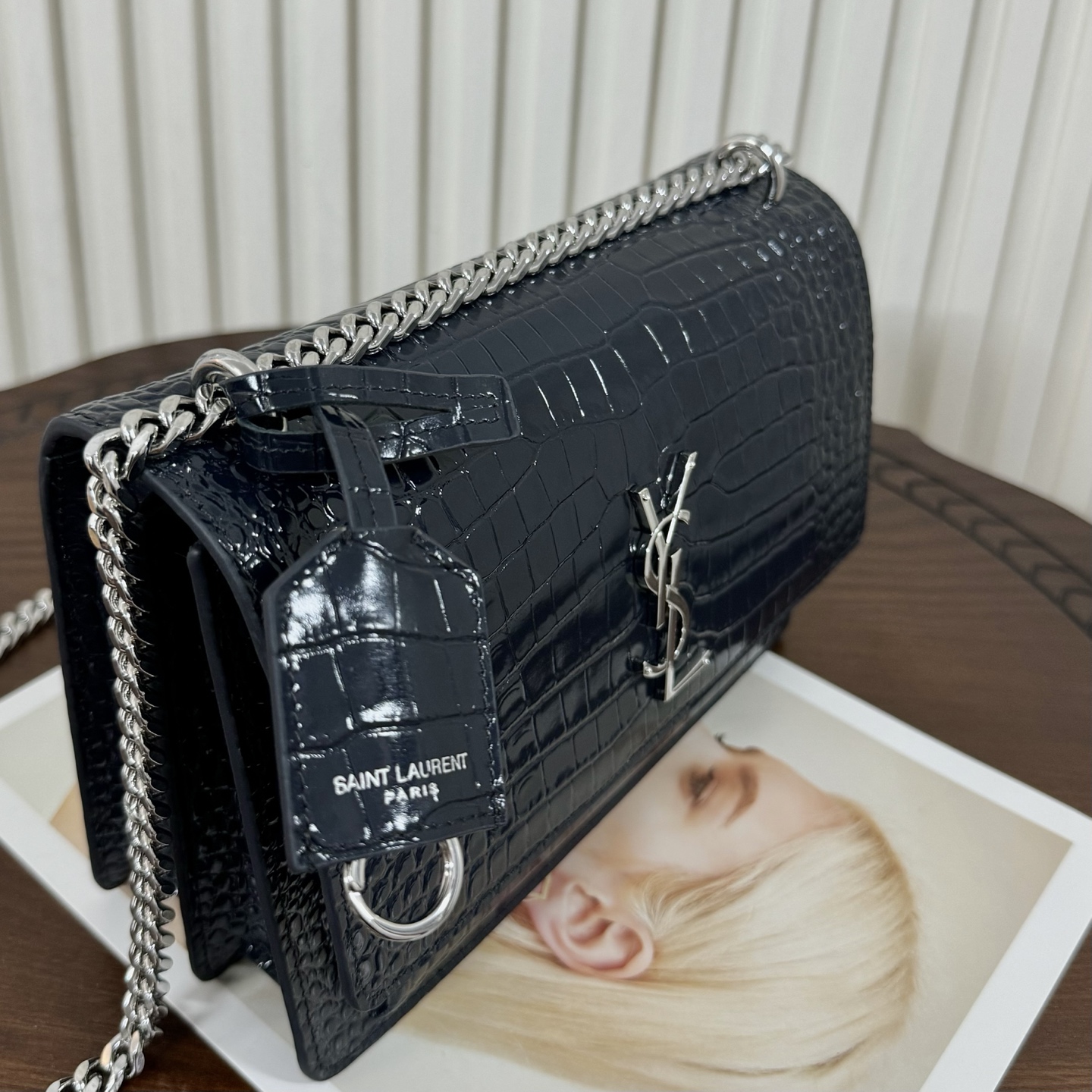 全套包装！Sunset日落包永不过时的款式，特制牛皮鳄鱼纹，包身精致又立体，侧面是小风琴设计，有种低调奢