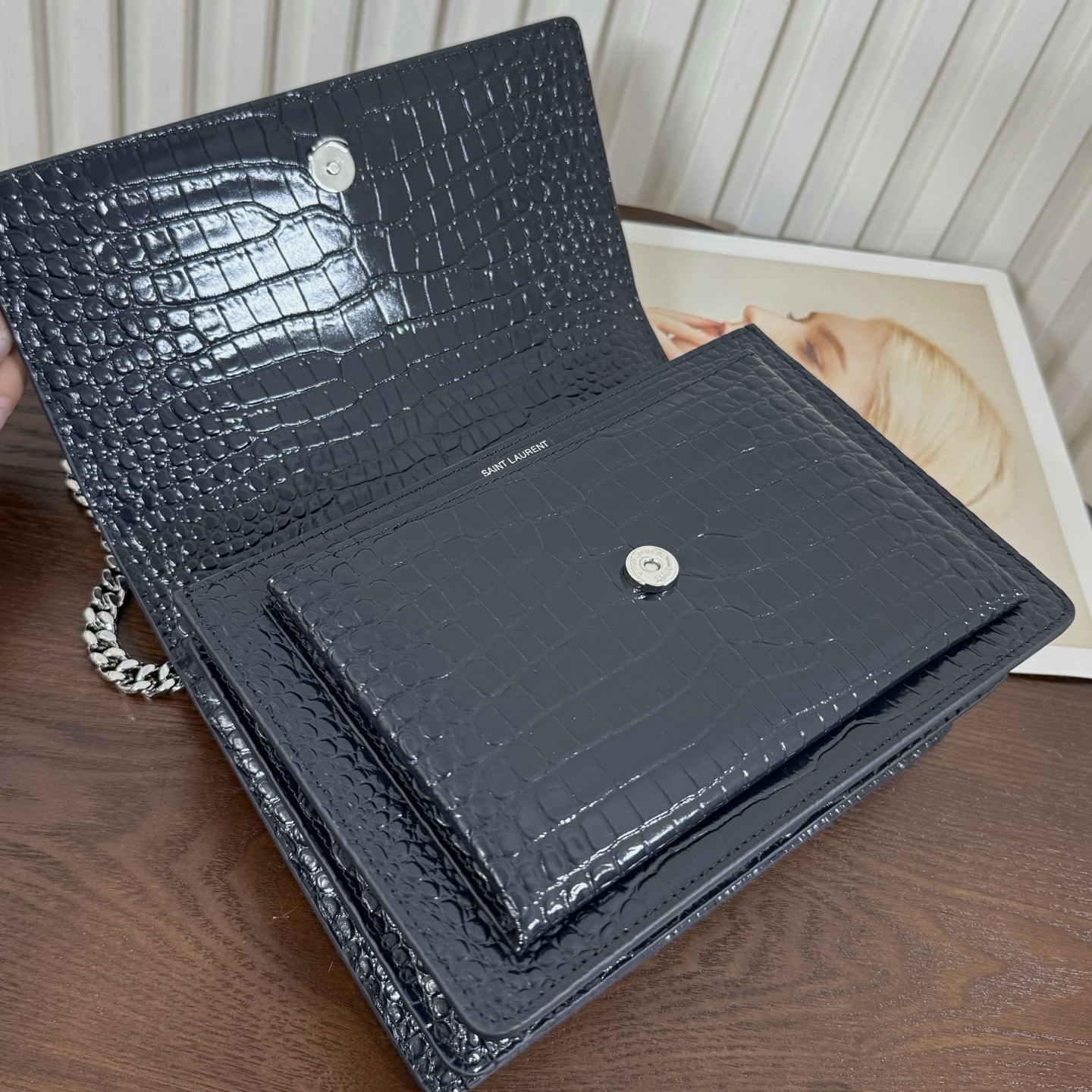 全套包装！Sunset日落包永不过时的款式，特制牛皮鳄鱼纹，包身精致又立体，侧面是小风琴设计，有种低调奢