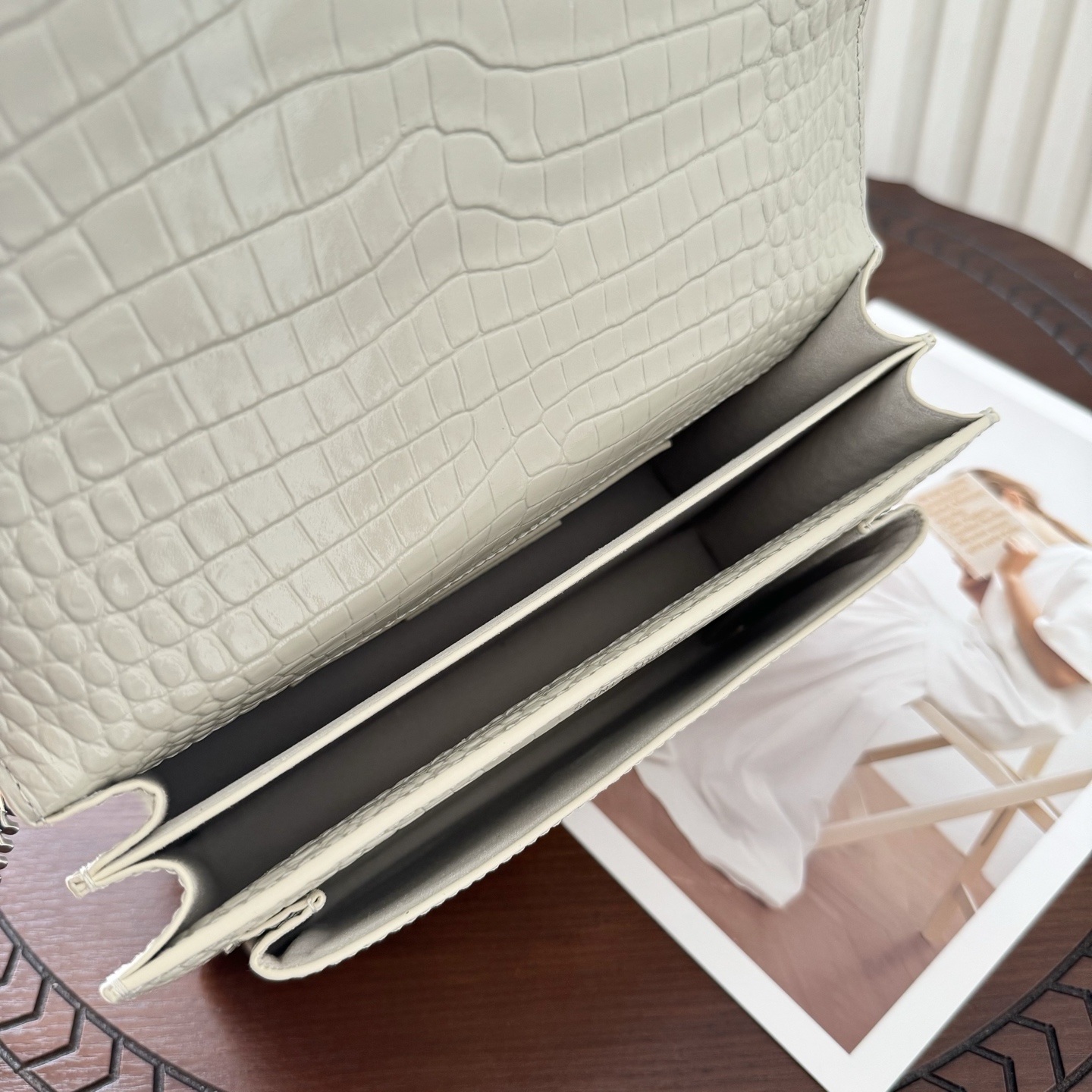 全套包装！Sunset日落包永不过时的款式，特制牛皮鳄鱼纹，包身精致又立体，侧面是小风琴设计，有种低调奢