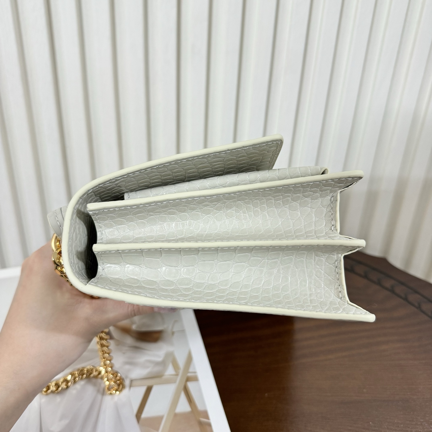 全套包装！Sunset日落包永不过时的款式，特制牛皮鳄鱼纹，包身精致又立体，侧面是小风琴设计，有种低调奢