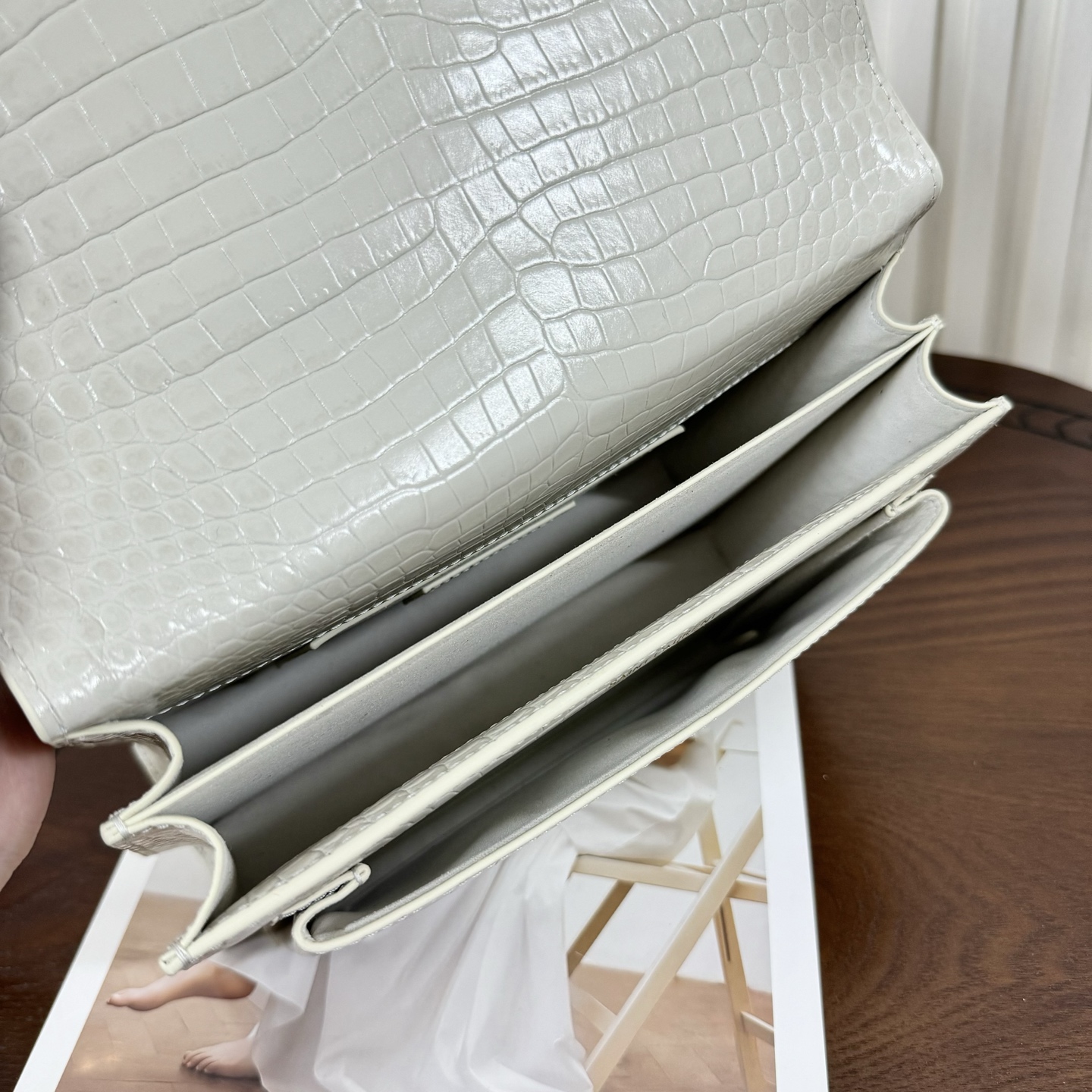 全套包装！Sunset日落包永不过时的款式，特制牛皮鳄鱼纹，包身精致又立体，侧面是小风琴设计，有种低调奢