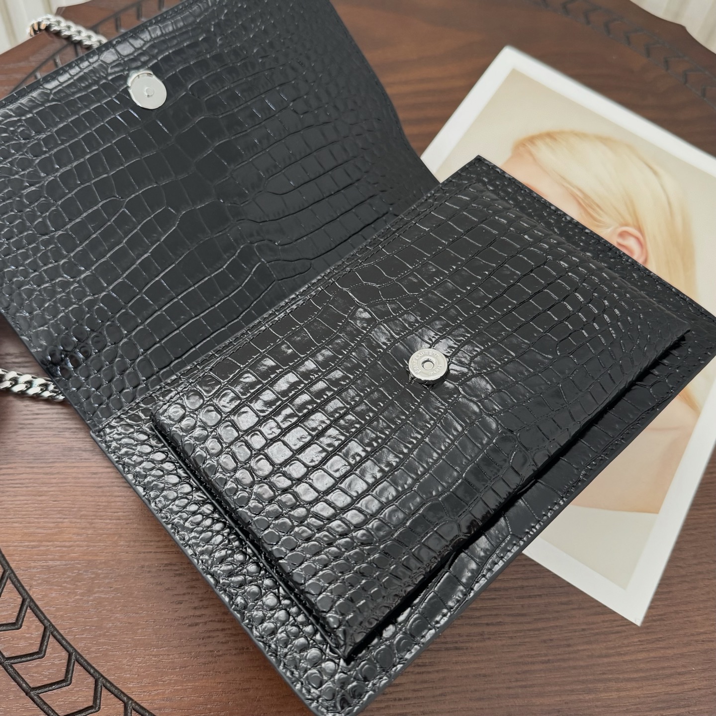 全套包装！Sunset日落包永不过时的款式，特制牛皮鳄鱼纹，包身精致又立体，侧面是小风琴设计，有种低调奢