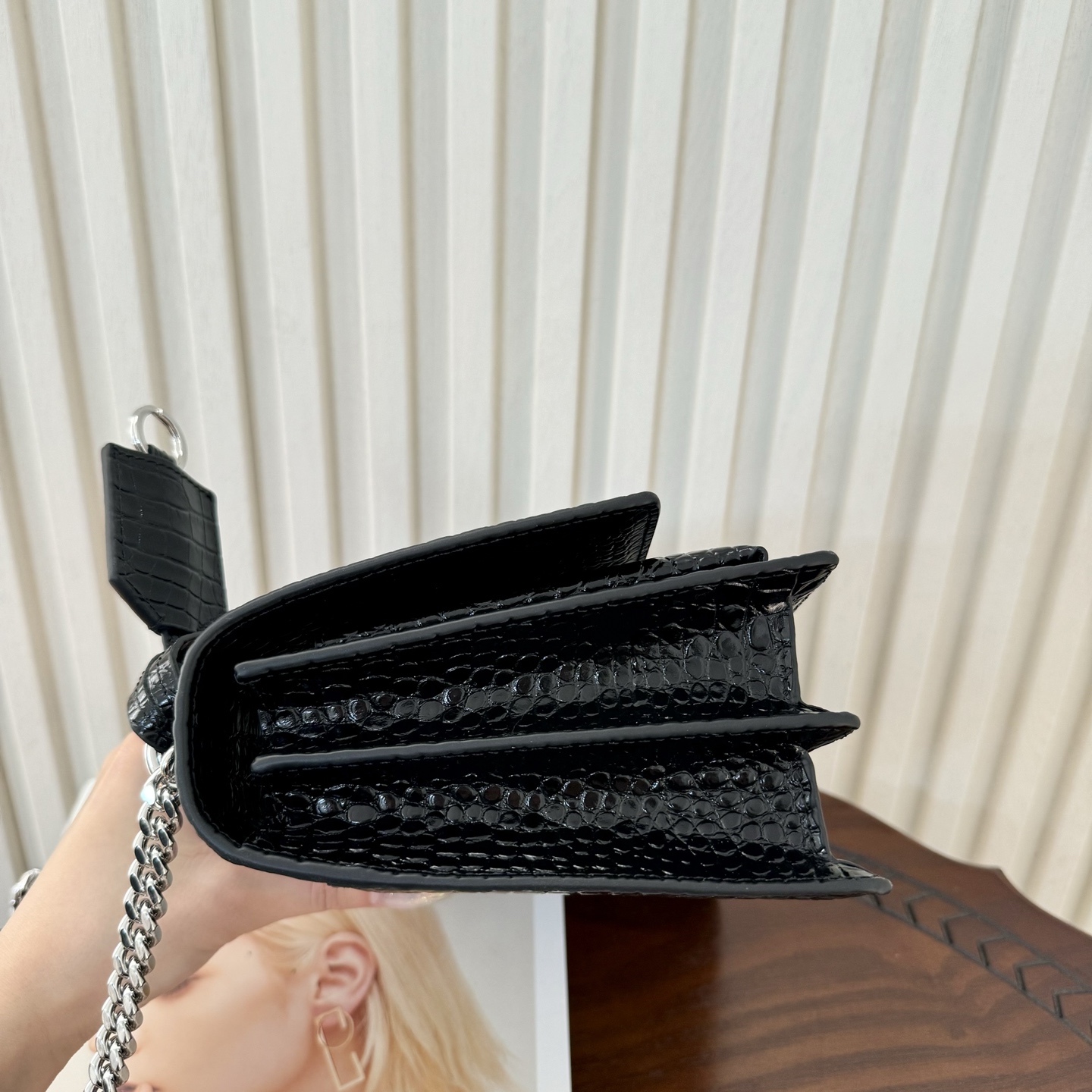 全套包装！Sunset日落包永不过时的款式，特制牛皮鳄鱼纹，包身精致又立体，侧面是小风琴设计，有种低调奢