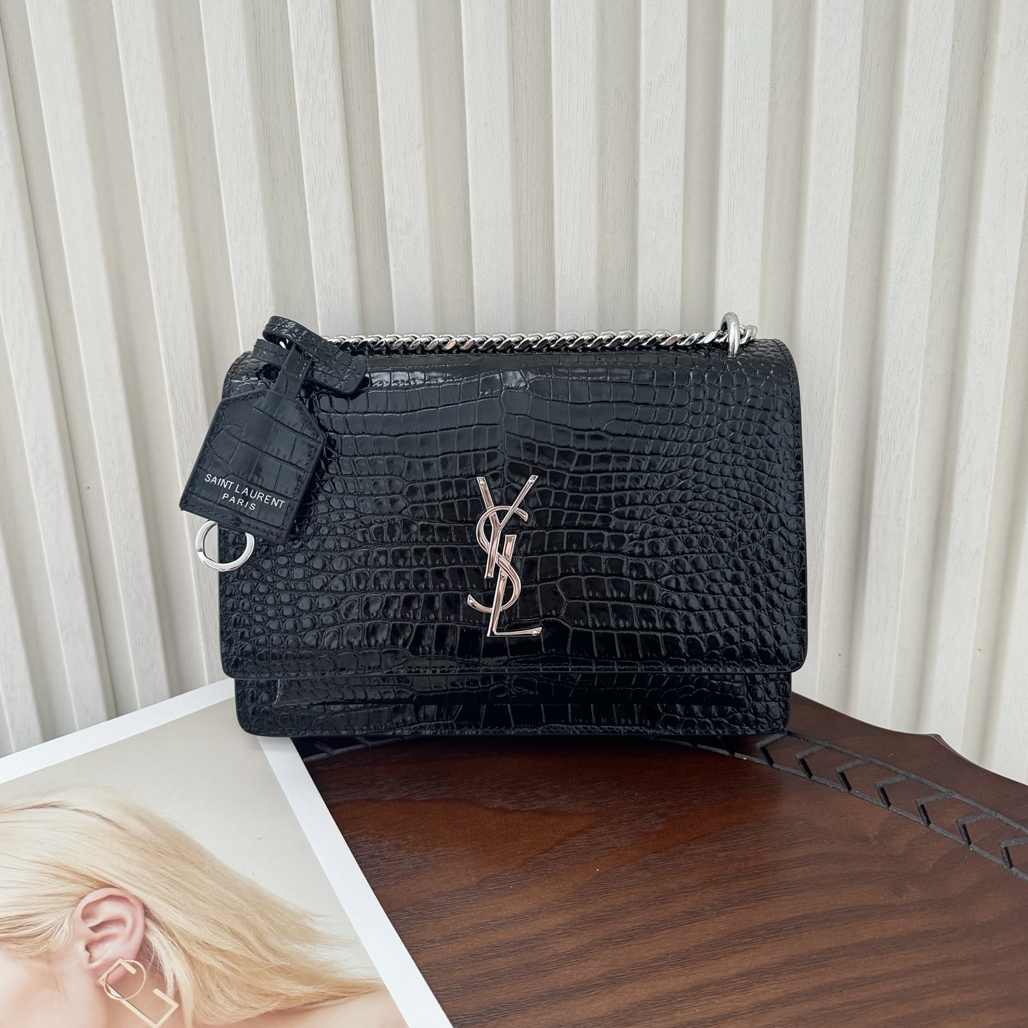 全套包装！Sunset日落包永不过时的款式，特制牛皮鳄鱼纹，包身精致又立体，侧面是小风琴设计，有种低调奢