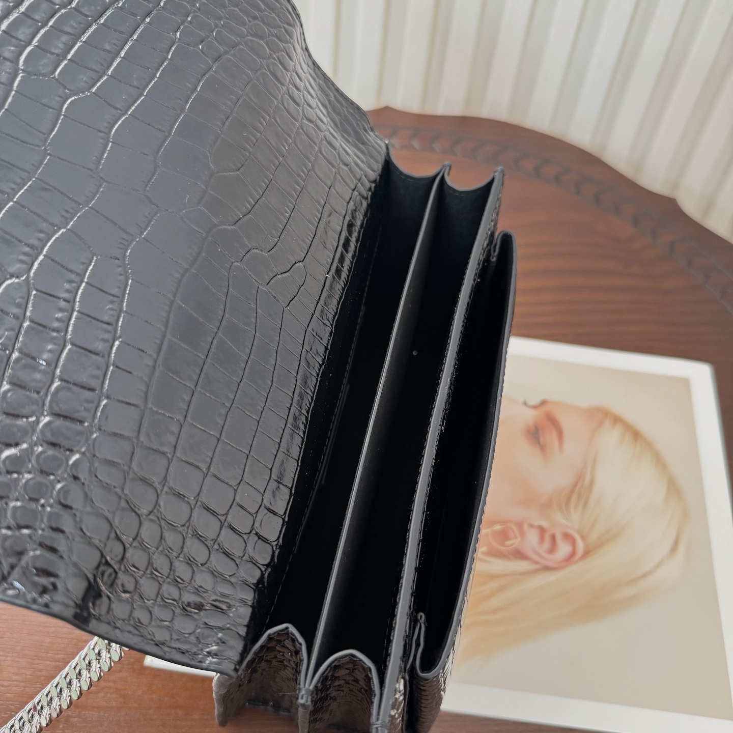 全套包装！Sunset日落包永不过时的款式，特制牛皮鳄鱼纹，包身精致又立体，侧面是小风琴设计，有种低调奢