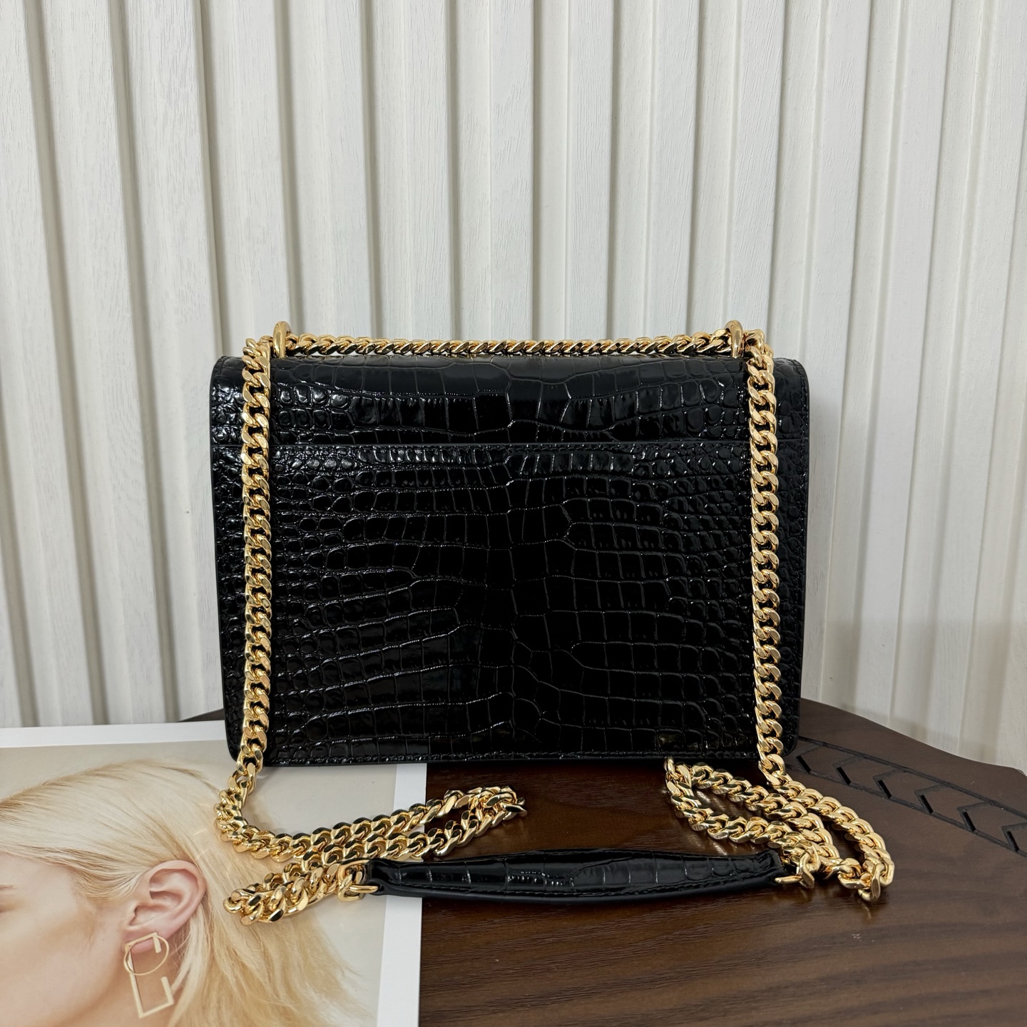 全套包装！Sunset日落包永不过时的款式，特制牛皮鳄鱼纹，包身精致又立体，侧面是小风琴设计，有种低调奢