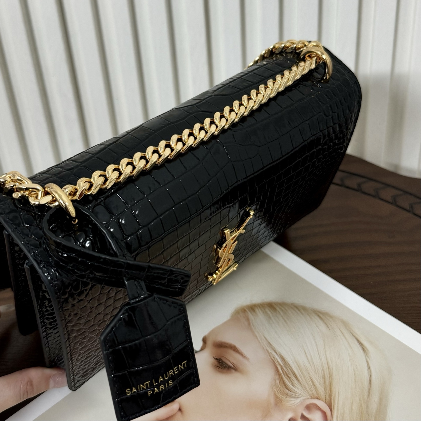 全套包装！Sunset日落包永不过时的款式，特制牛皮鳄鱼纹，包身精致又立体，侧面是小风琴设计，有种低调奢