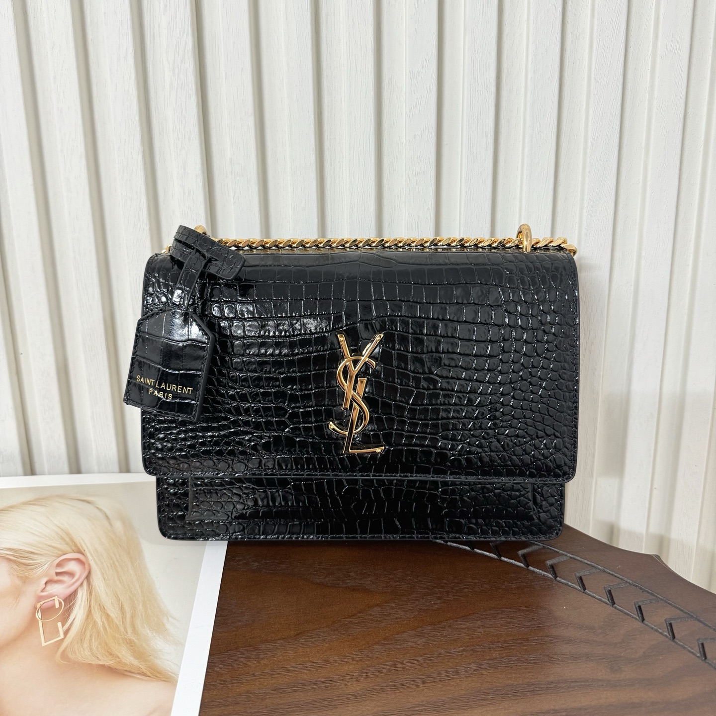 全套包装！Sunset日落包永不过时的款式，特制牛皮鳄鱼纹，包身精致又立体，侧面是小风琴设计，有种低调奢