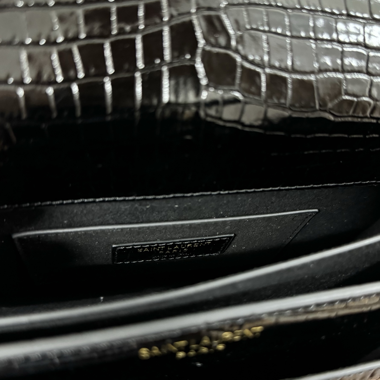 全套包装！Sunset日落包永不过时的款式，特制牛皮鳄鱼纹，包身精致又立体，侧面是小风琴设计，有种低调奢