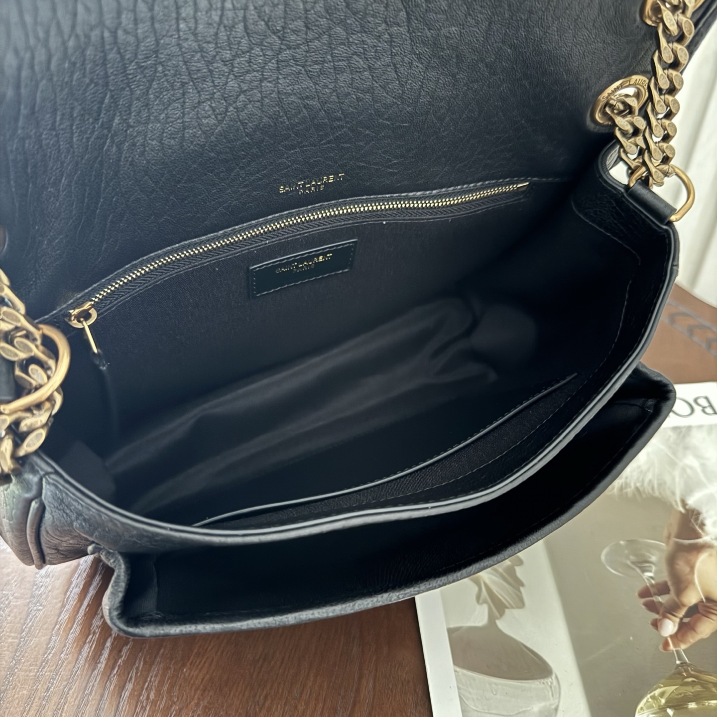 全套包装！Niki家族新成员，柔软羊皮手感柔软舒适，自然软塌。不规则纹理更有复古感，斜挎或腋下都很气场十