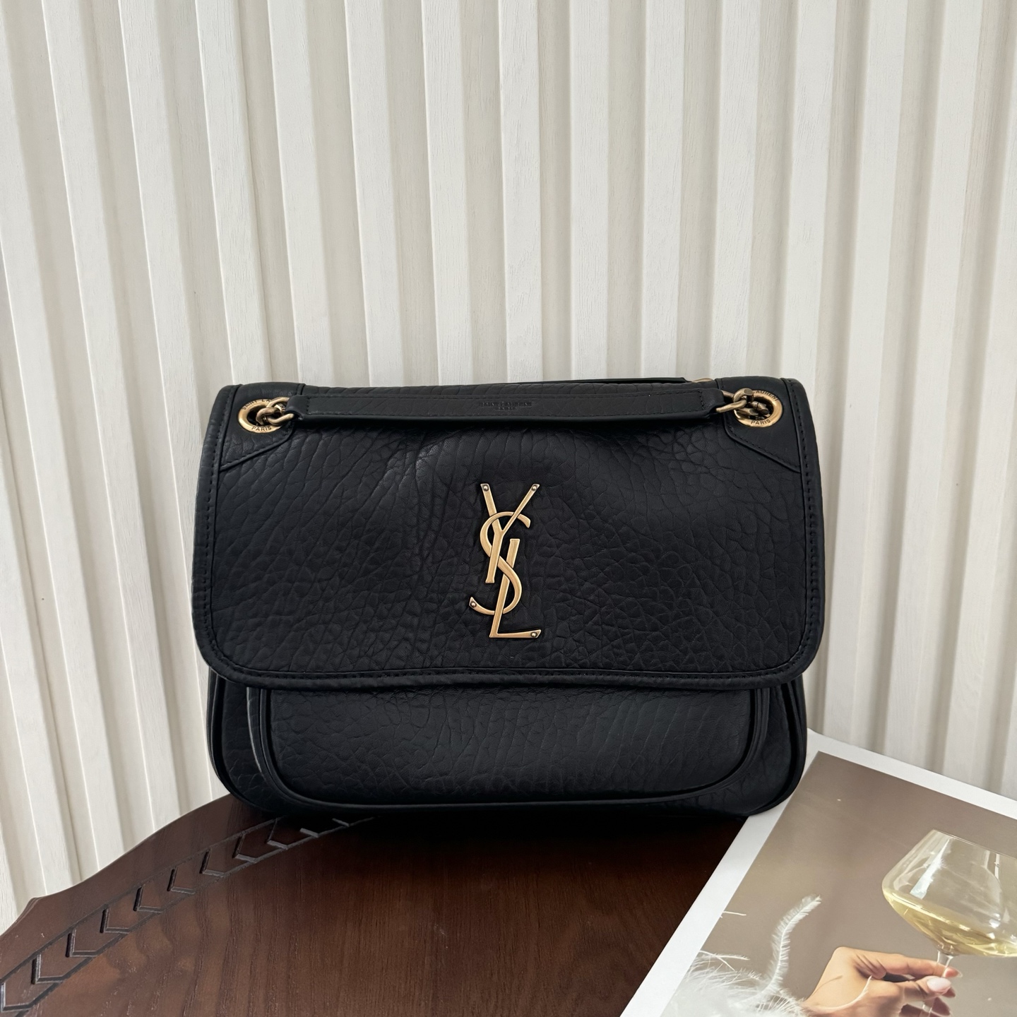 全套包装！Niki家族新成员，柔软羊皮手感柔软舒适，自然软塌。不规则纹理更有复古感，斜挎或腋下都很气场十