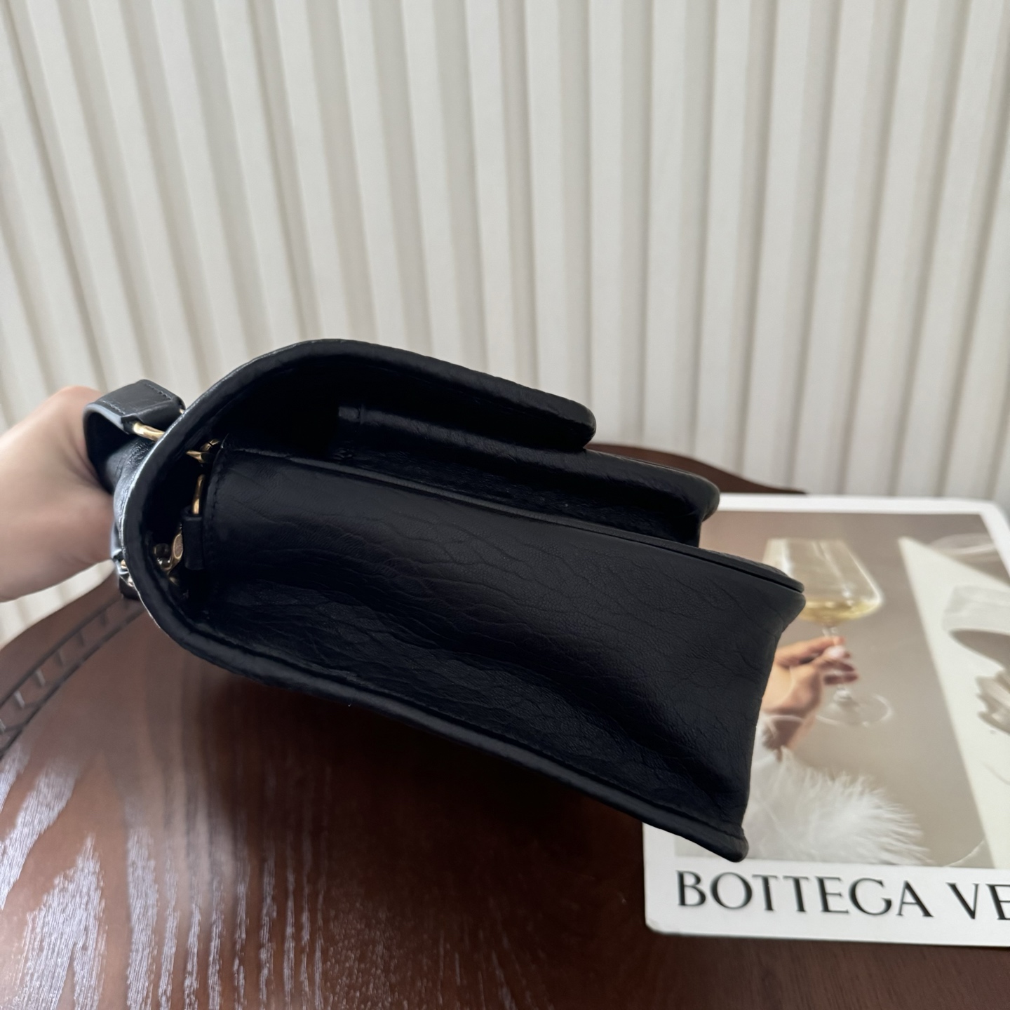 全套包装！Niki家族新成员，柔软羊皮手感柔软舒适，自然软塌。不规则纹理更有复古感，斜挎或腋下都很气场十