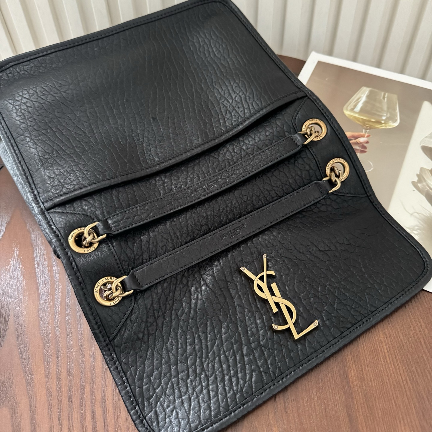 全套包装！Niki家族新成员，柔软羊皮手感柔软舒适，自然软塌。不规则纹理更有复古感，斜挎或腋下都很气场十