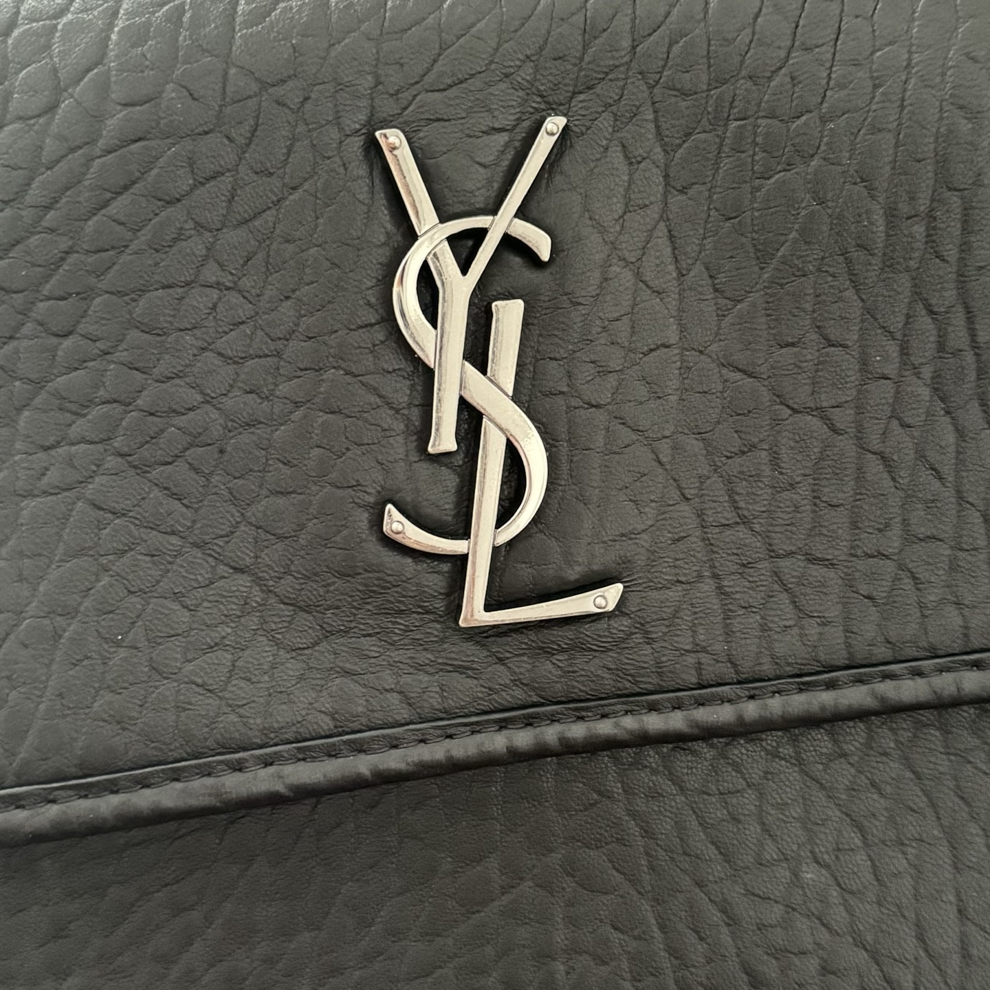 全套包装！Niki家族新成员，柔软羊皮手感柔软舒适，自然软塌。不规则纹理更有复古感，斜挎或腋下都很气场十