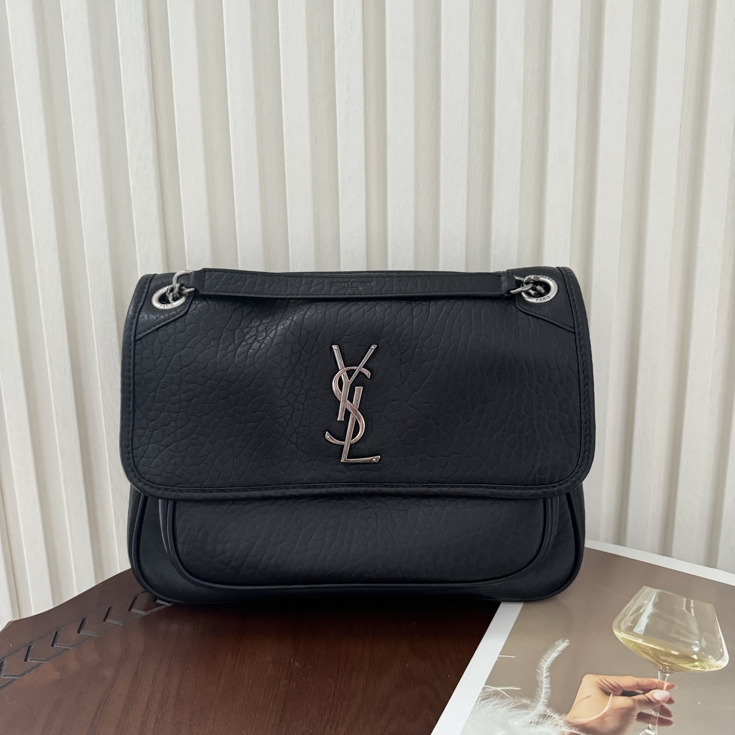 全套包装！Niki家族新成员，柔软羊皮手感柔软舒适，自然软塌。不规则纹理更有复古感，斜挎或腋下都很气场十