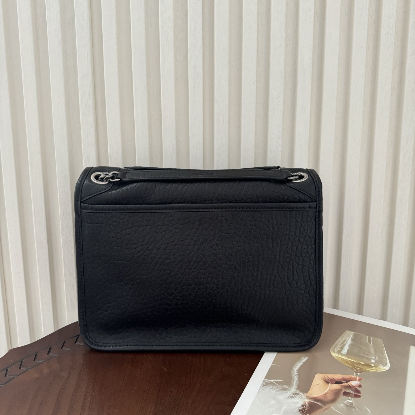 全套包装！Niki家族新成员，柔软羊皮手感柔软舒适，自然软塌。不规则纹理更有复古感，斜挎或腋下都很气场十