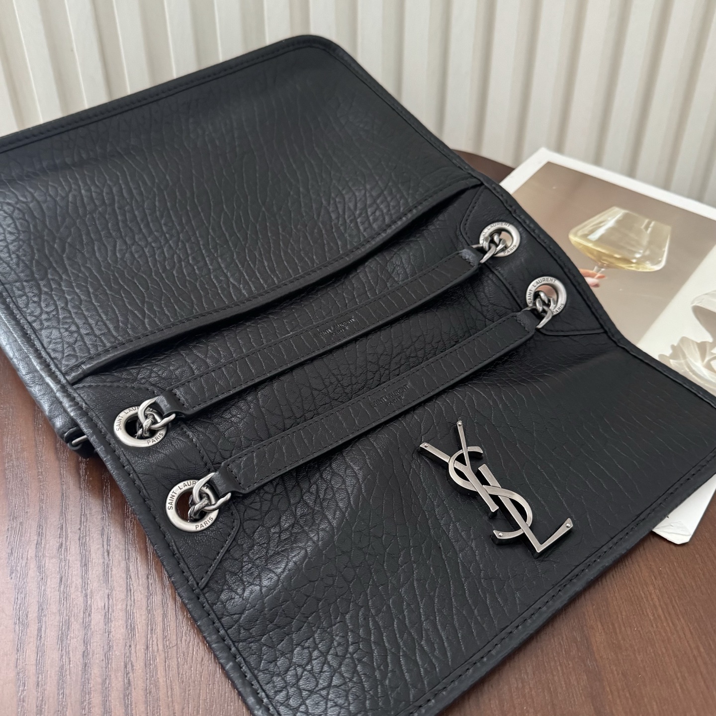 全套包装！Niki家族新成员，柔软羊皮手感柔软舒适，自然软塌。不规则纹理更有复古感，斜挎或腋下都很气场十