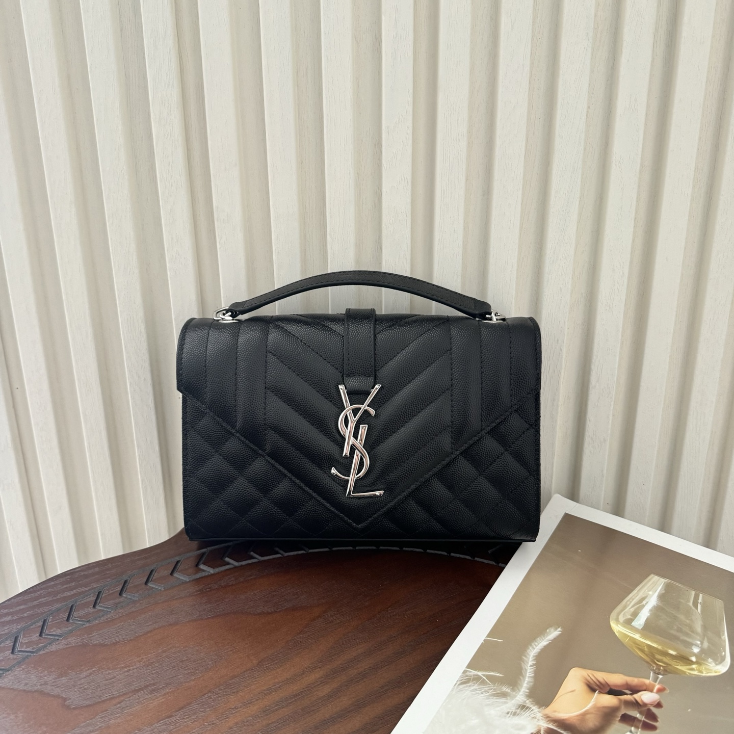 全套包装！ENVELOPPE小号，经典就是永恒，采用鱼子酱牛皮非常耐磨，V形纹和菱形纹混合绗缝包缝多种背