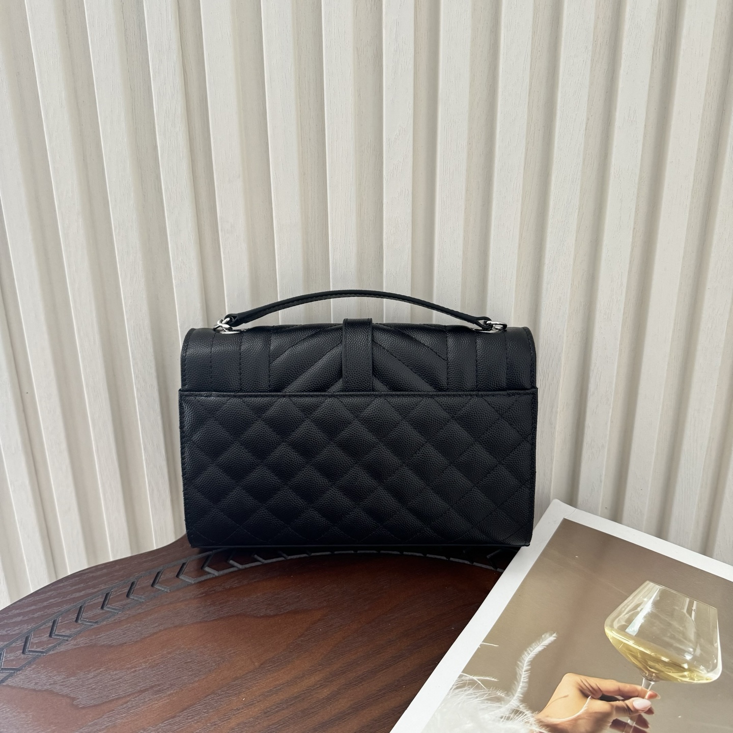 全套包装！ENVELOPPE小号，经典就是永恒，采用鱼子酱牛皮非常耐磨，V形纹和菱形纹混合绗缝包缝多种背