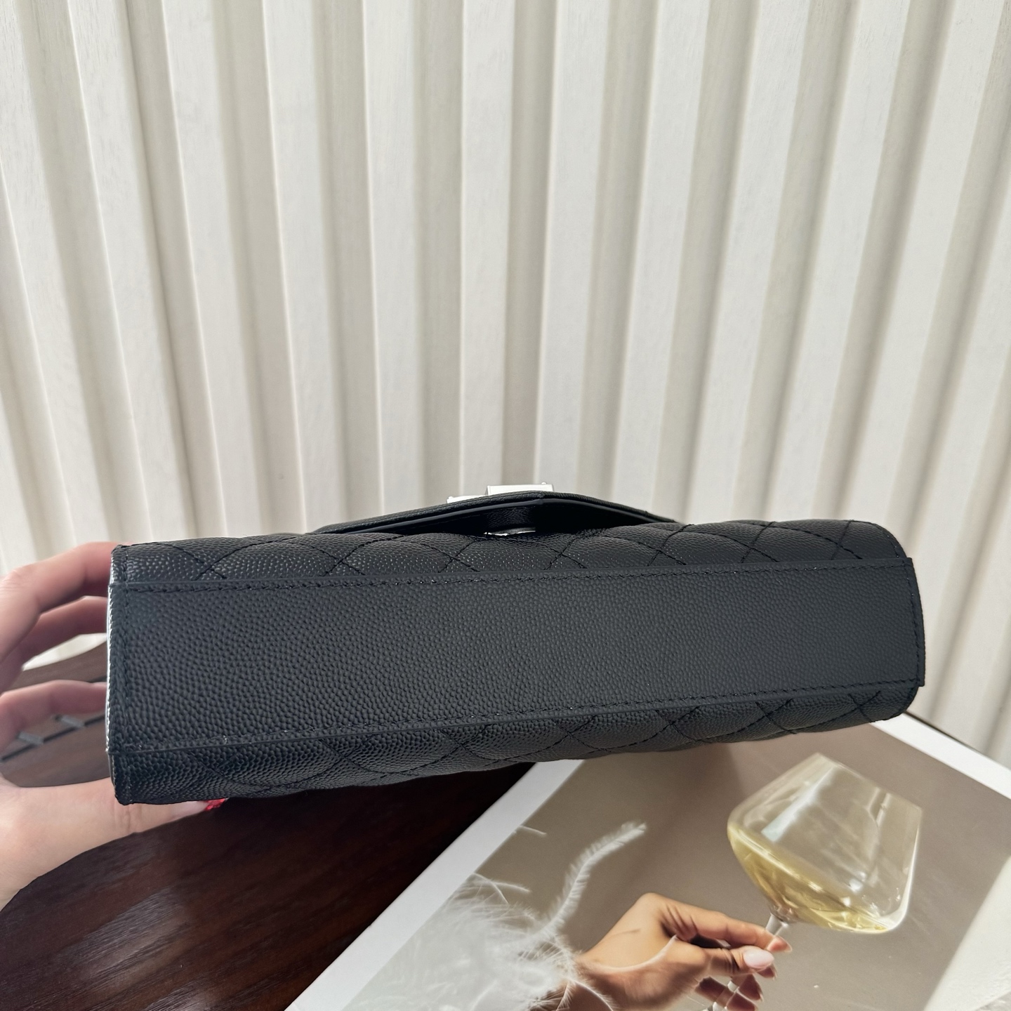 全套包装！ENVELOPPE小号，经典就是永恒，采用鱼子酱牛皮非常耐磨，V形纹和菱形纹混合绗缝包缝多种背