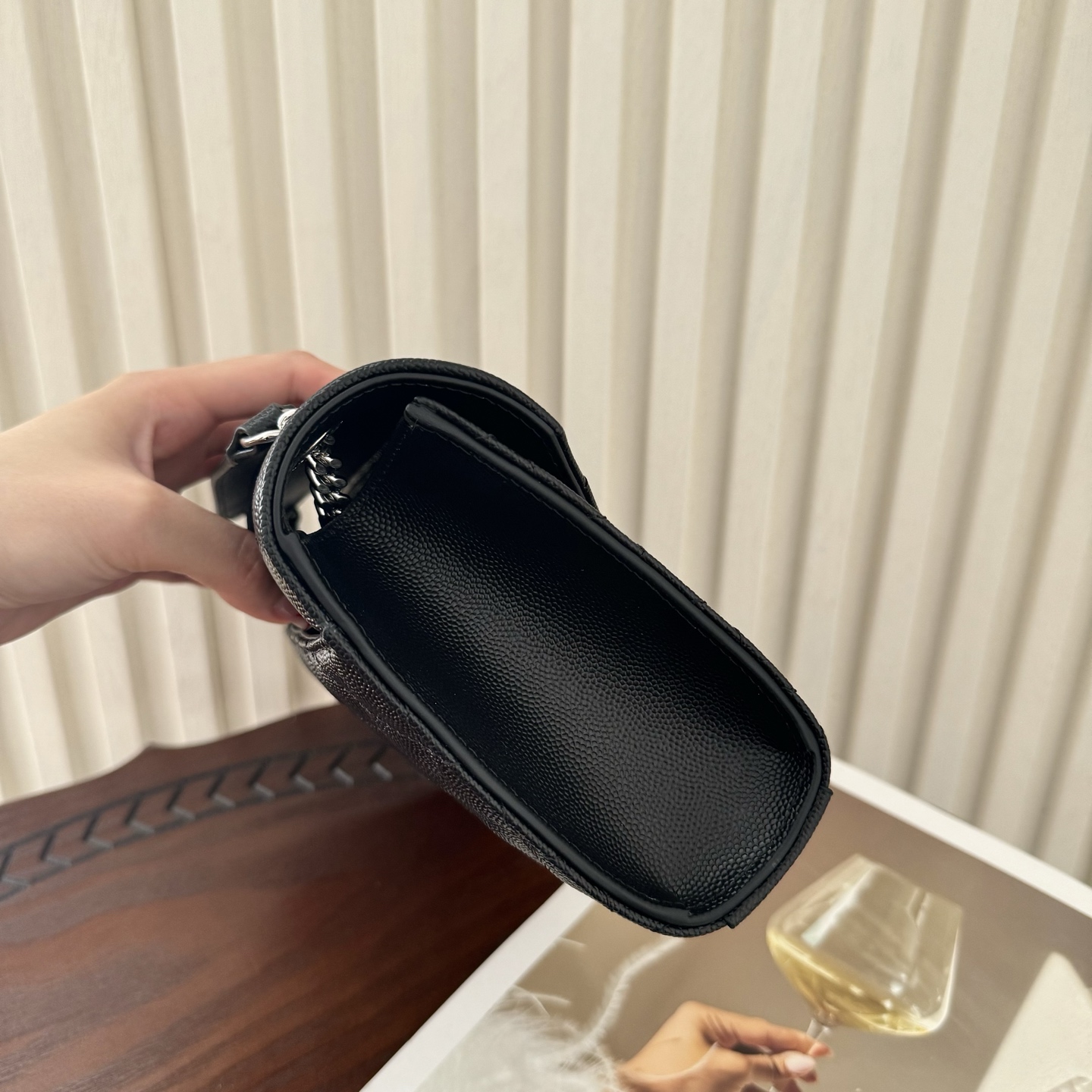 全套包装！ENVELOPPE小号，经典就是永恒，采用鱼子酱牛皮非常耐磨，V形纹和菱形纹混合绗缝包缝多种背