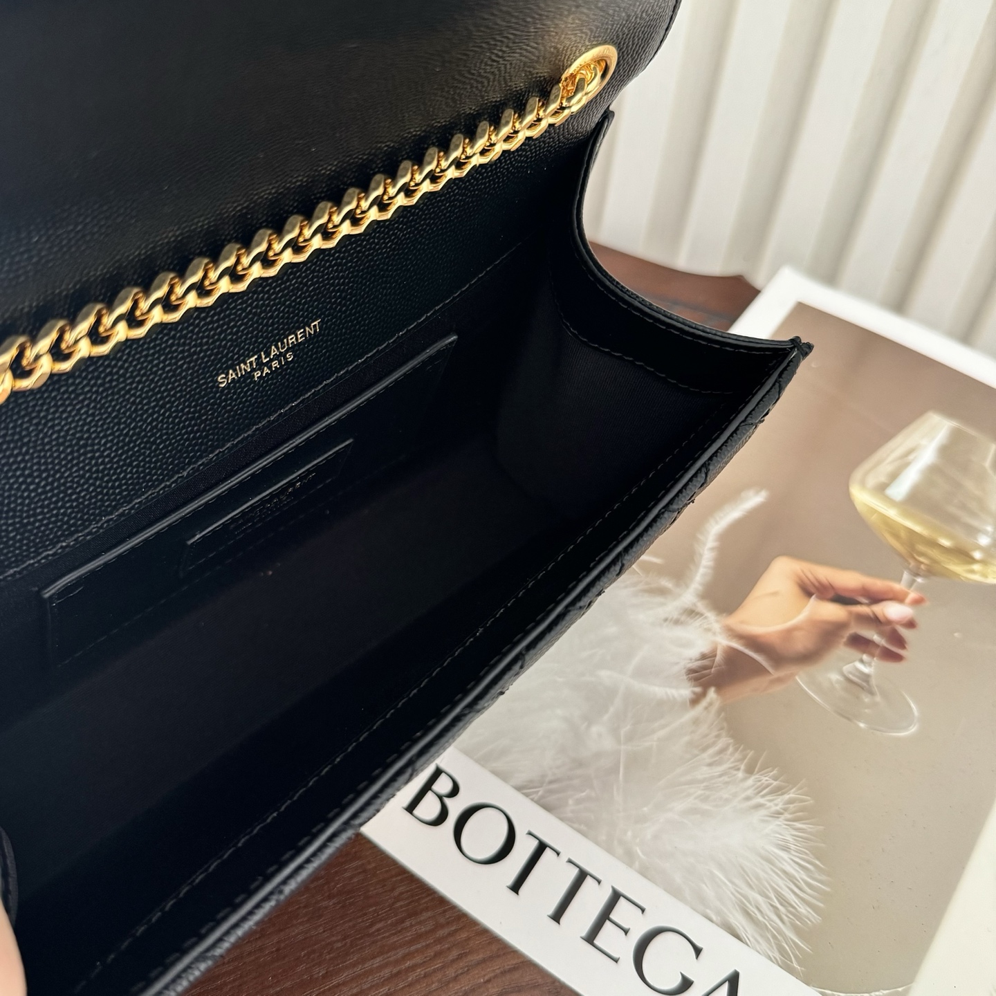 全套包装！ENVELOPPE小号，经典就是永恒，采用鱼子酱牛皮非常耐磨，V形纹和菱形纹混合绗缝包缝多种背