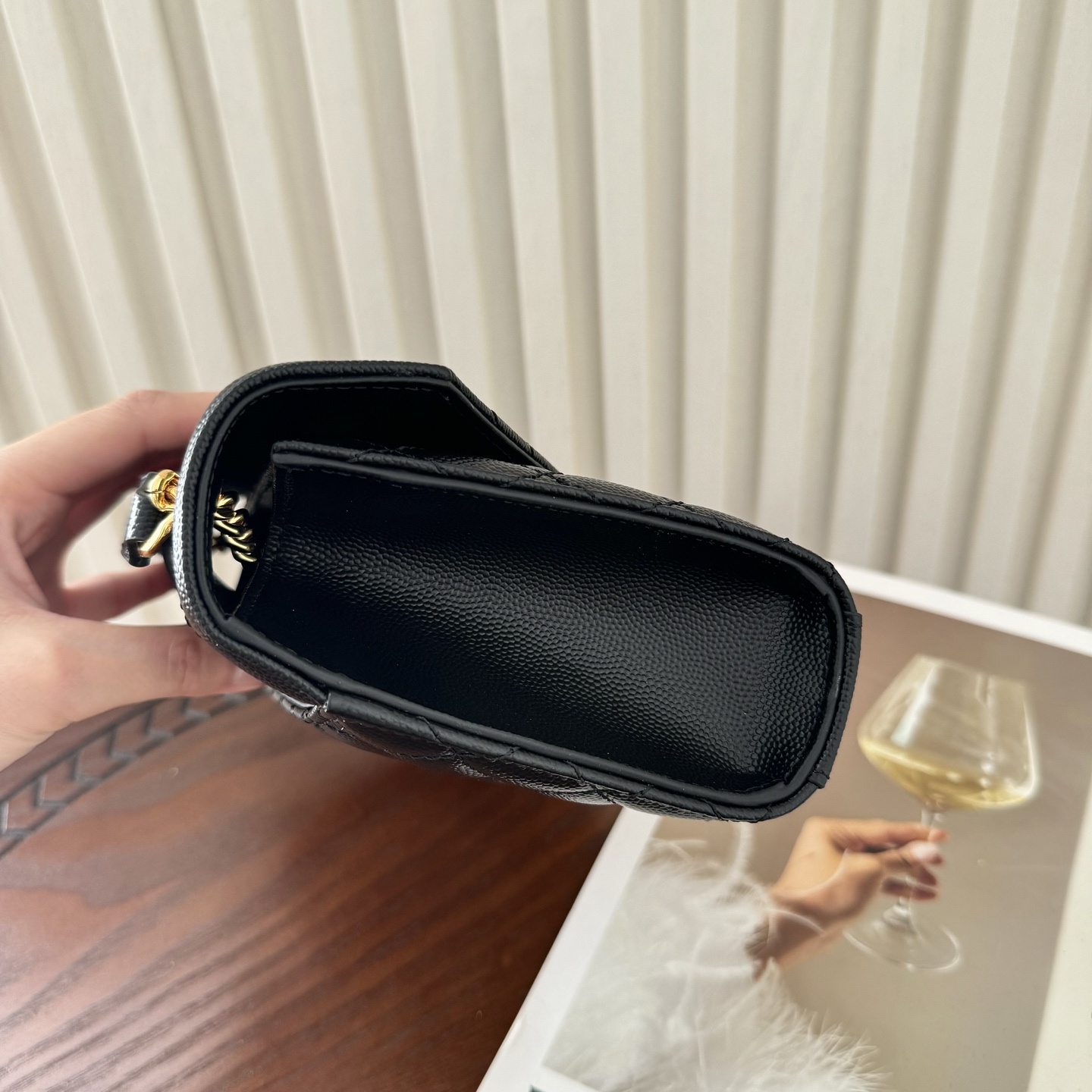 全套包装！ENVELOPPE小号，经典就是永恒，采用鱼子酱牛皮非常耐磨，V形纹和菱形纹混合绗缝包缝多种背