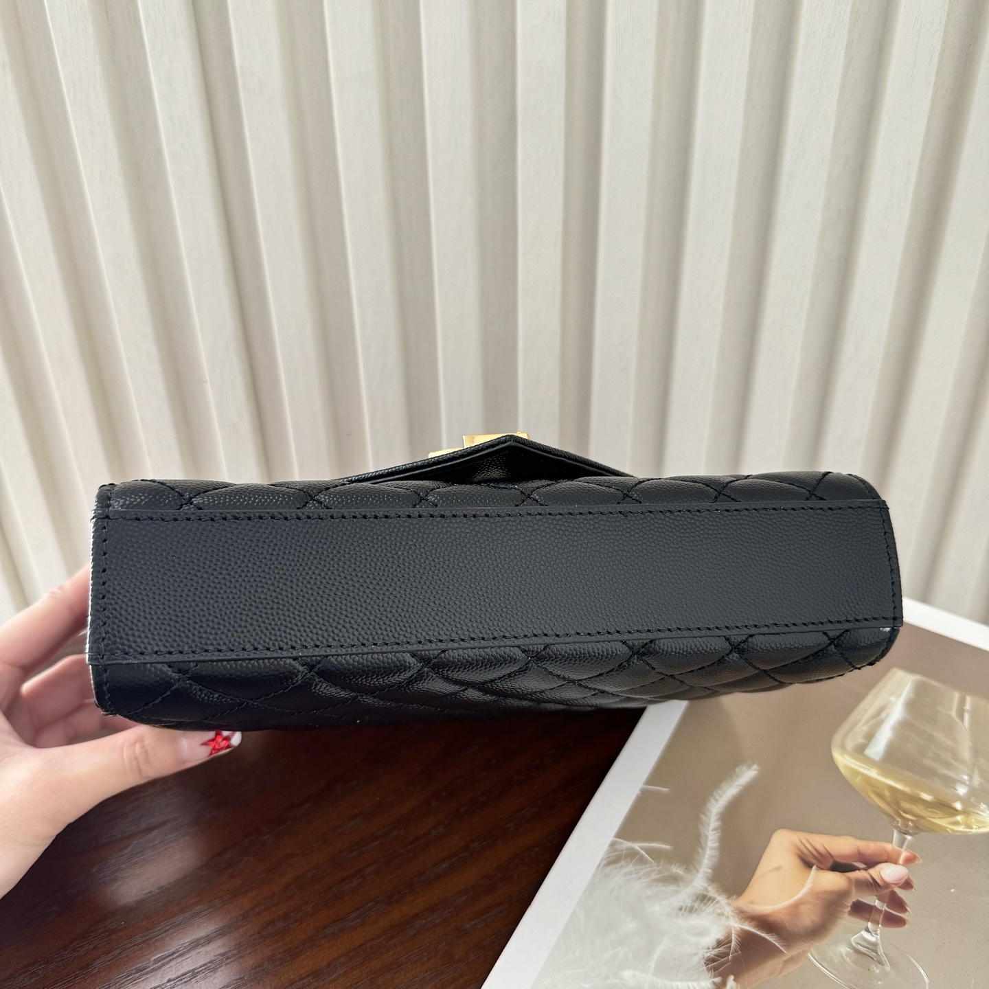 全套包装！ENVELOPPE小号，经典就是永恒，采用鱼子酱牛皮非常耐磨，V形纹和菱形纹混合绗缝包缝多种背