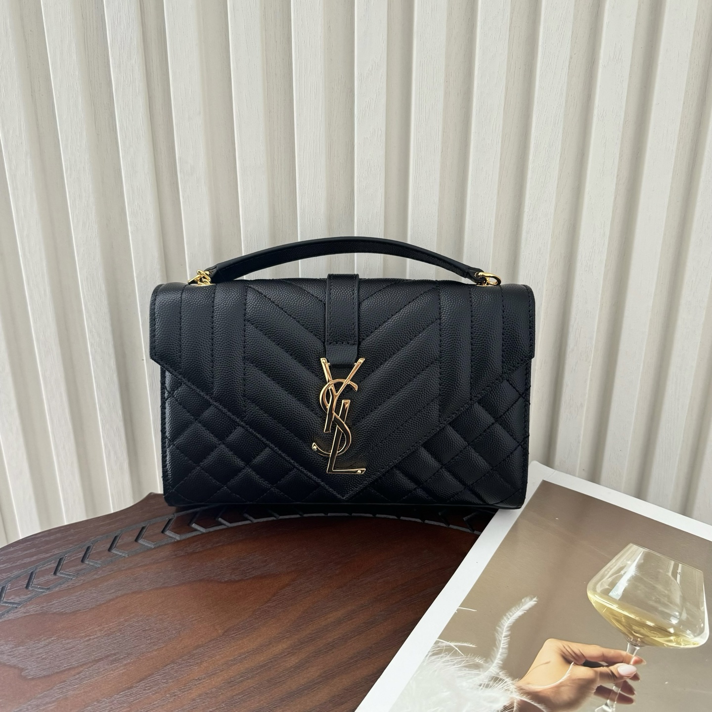 全套包装！ENVELOPPE小号，经典就是永恒，采用鱼子酱牛皮非常耐磨，V形纹和菱形纹混合绗缝包缝多种背