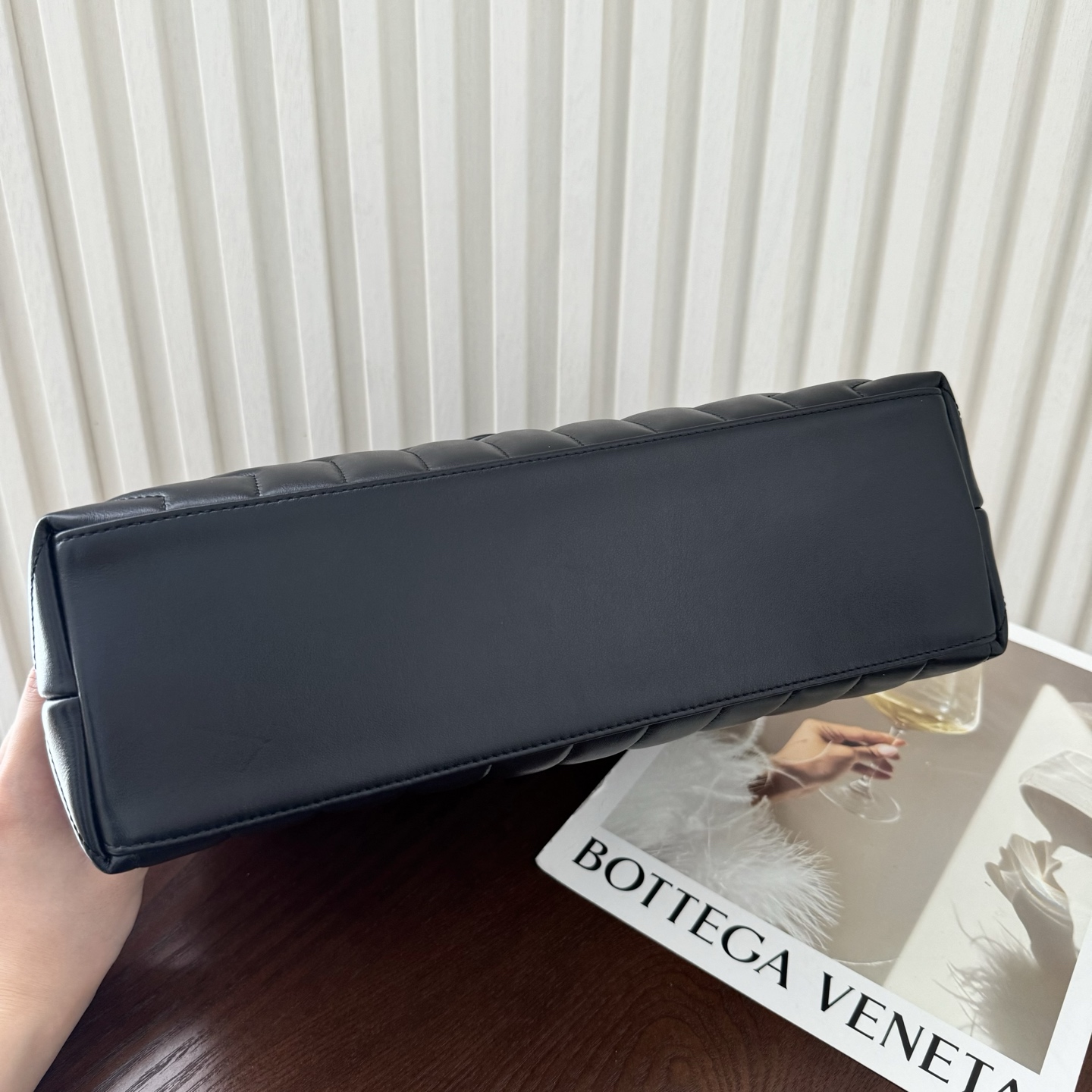 全套包装！LouLou中号Y字形拼接牛皮邮差包，包型饱满细腻有立体感，休闲时尚搭配尽显高端大气，内里分布