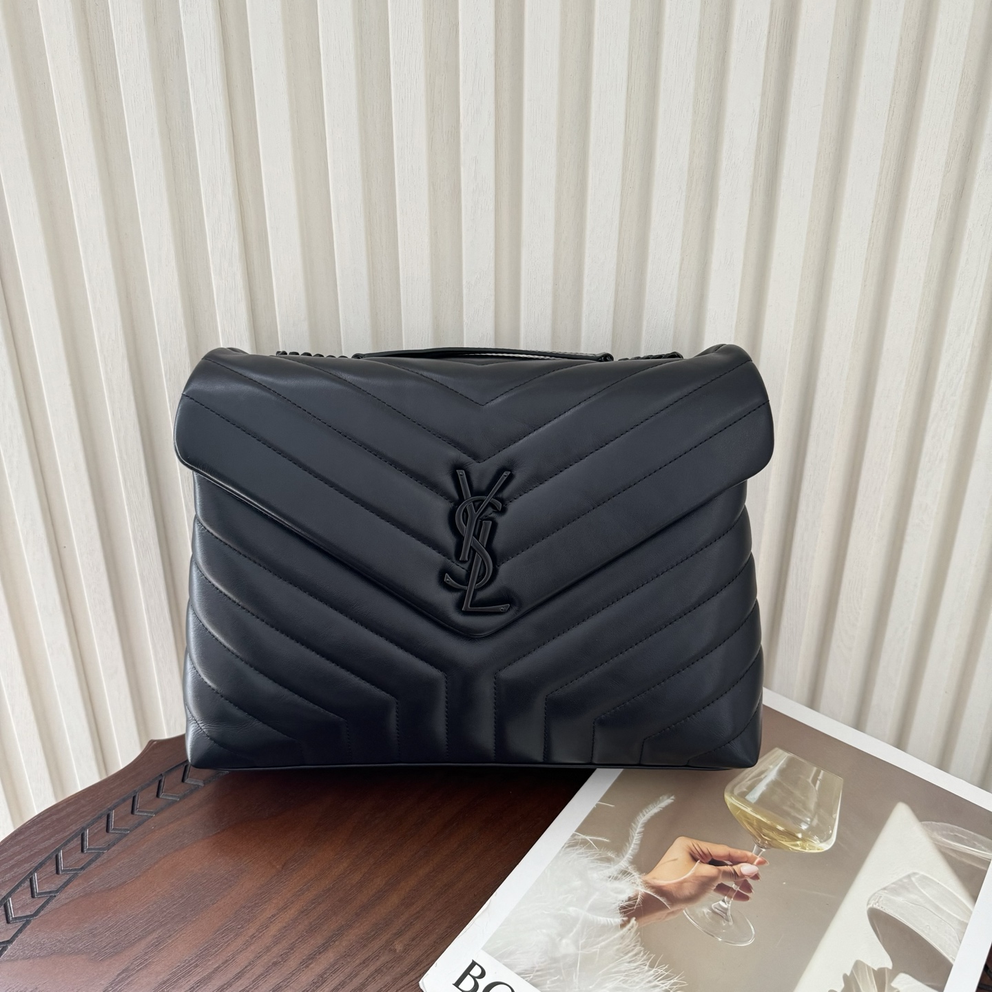 全套包装！LouLou中号Y字形拼接牛皮邮差包，包型饱满细腻有立体感，休闲时尚搭配尽显高端大气，内里分布