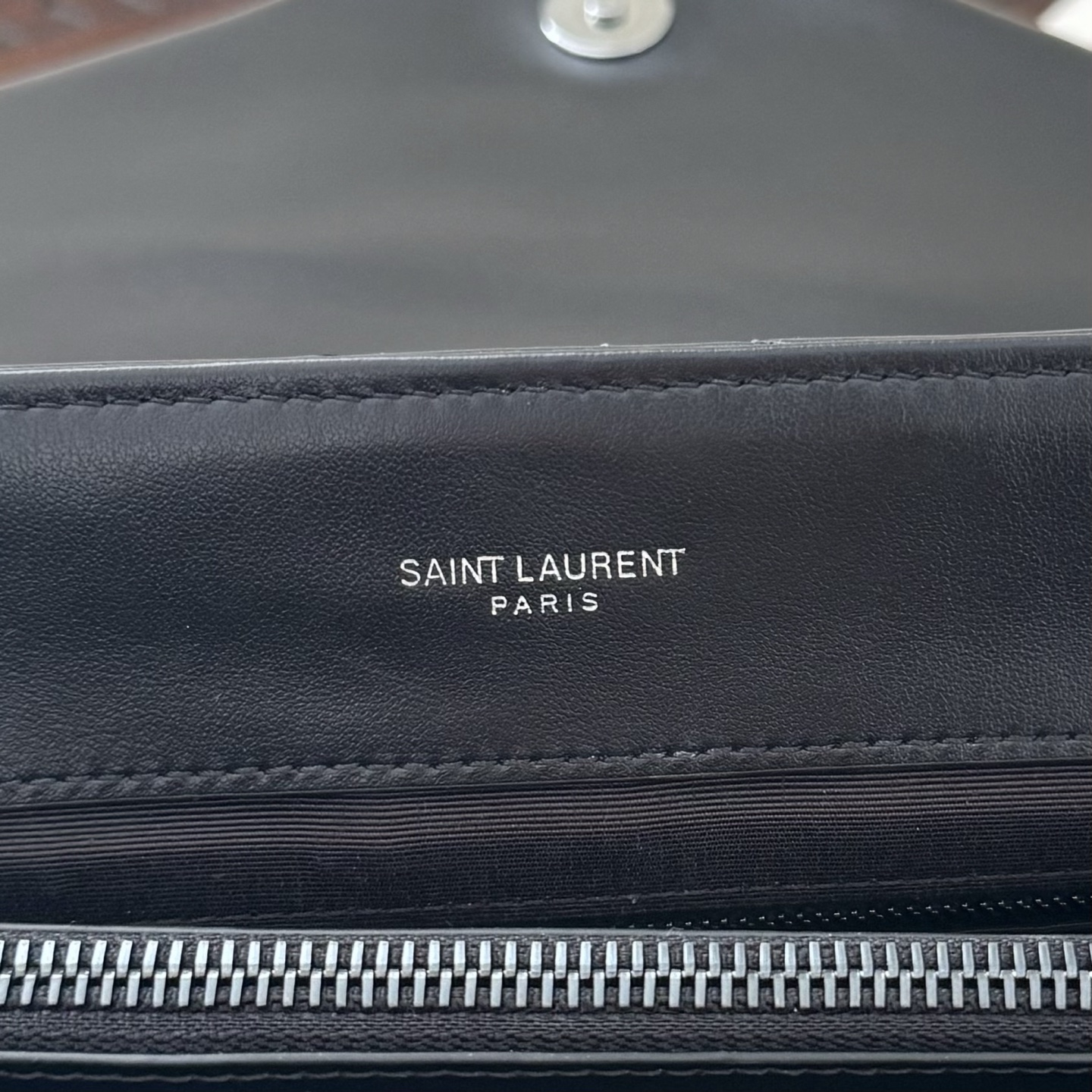 全套包装！LouLou中号Y字形拼接牛皮邮差包，包型饱满细腻有立体感，休闲时尚搭配尽显高端大气，内里分布